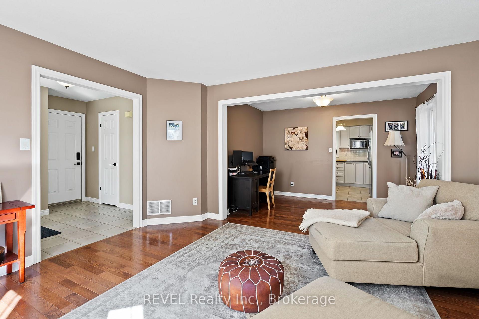 Photo 24 of 98 Debora Drive, Grimsby, Grimsby East — HOMEH
