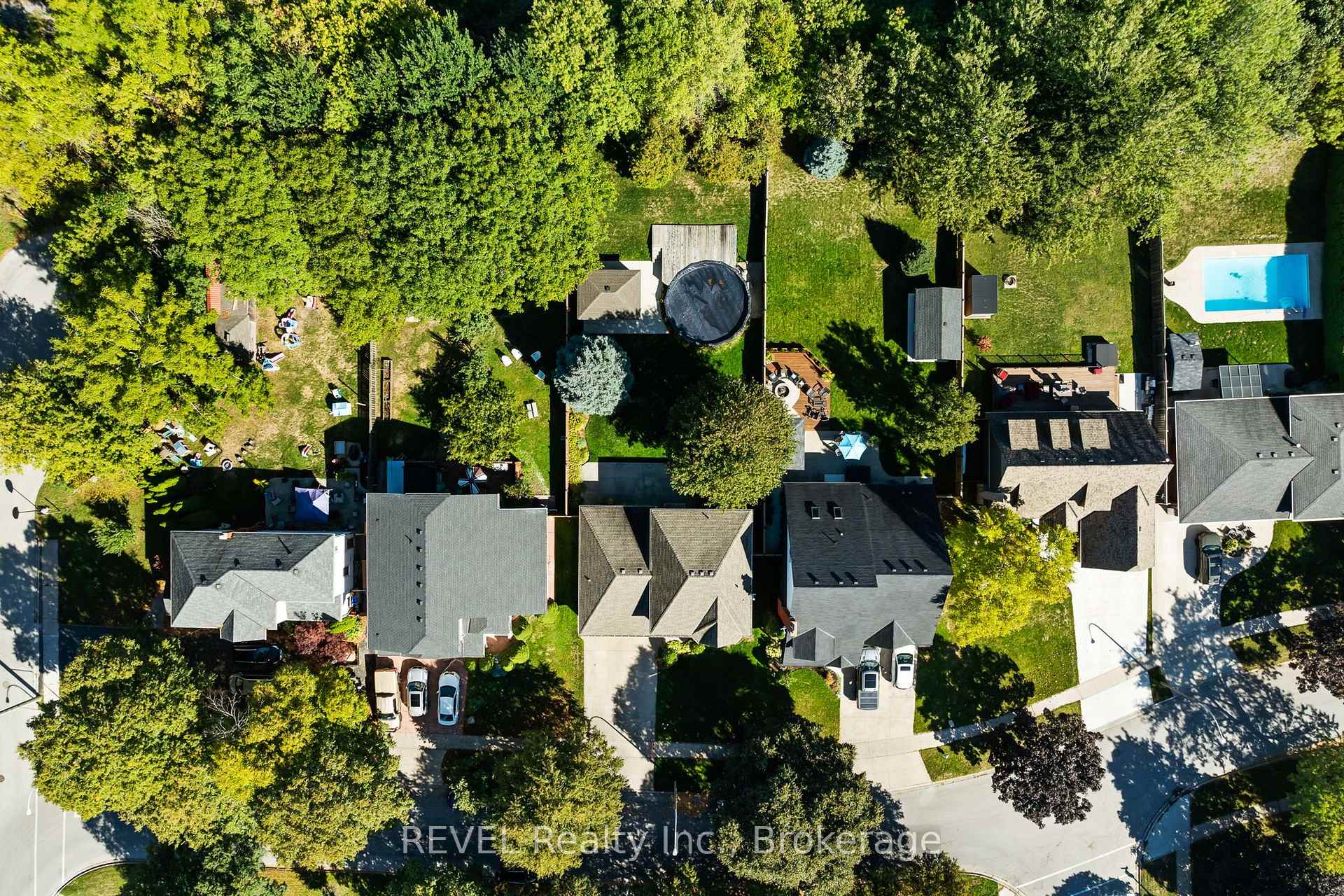 Photo 42 of 98 Debora Drive, Grimsby, Grimsby East — HOMEH