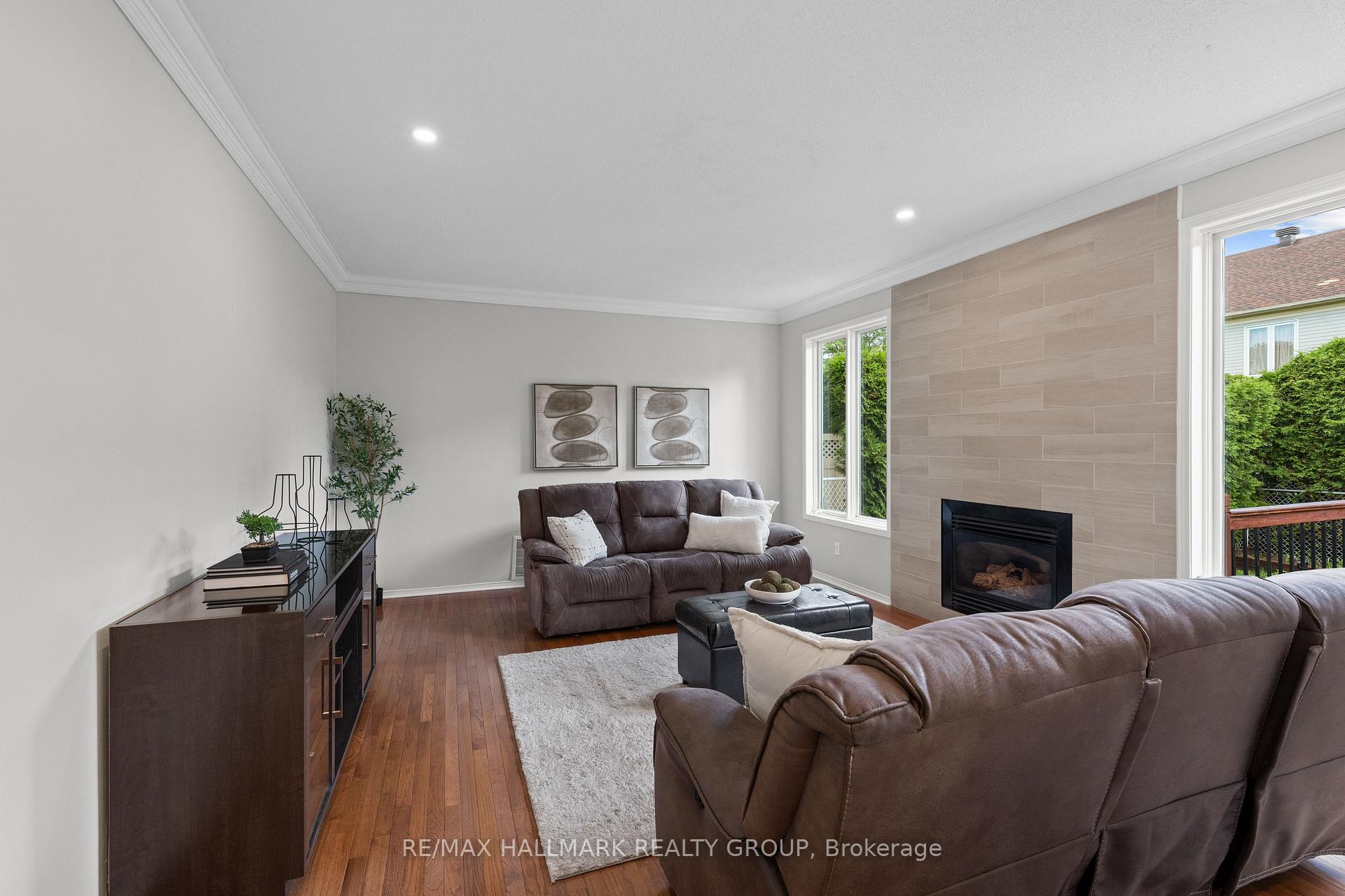 Photo 13 of 2104 Sandy Oaks Drive, Ottawa, Chapel Hill South - Orleans Village — HOMEH