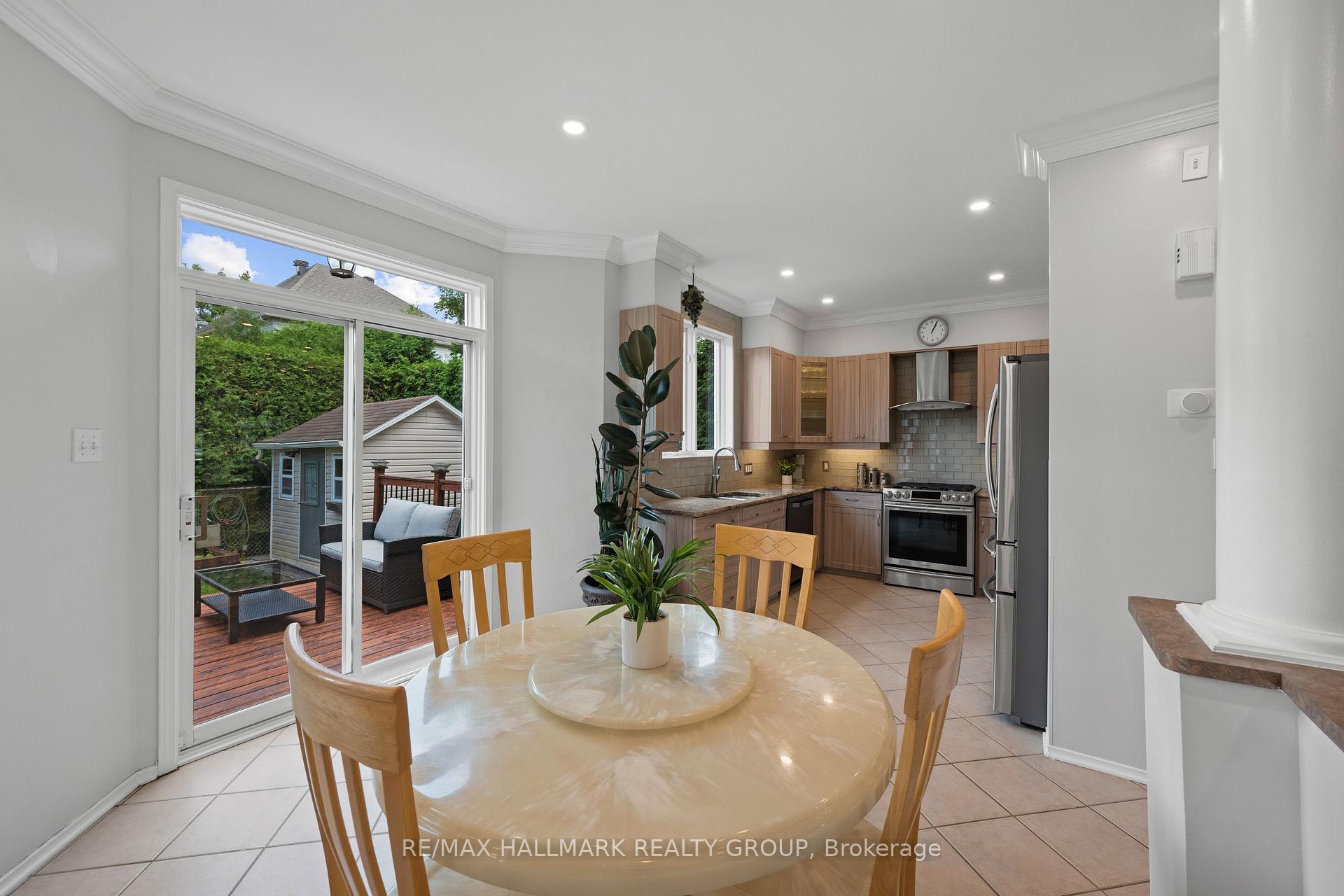 Photo 16 of 2104 Sandy Oaks Drive, Ottawa, Chapel Hill South - Orleans Village — HOMEH