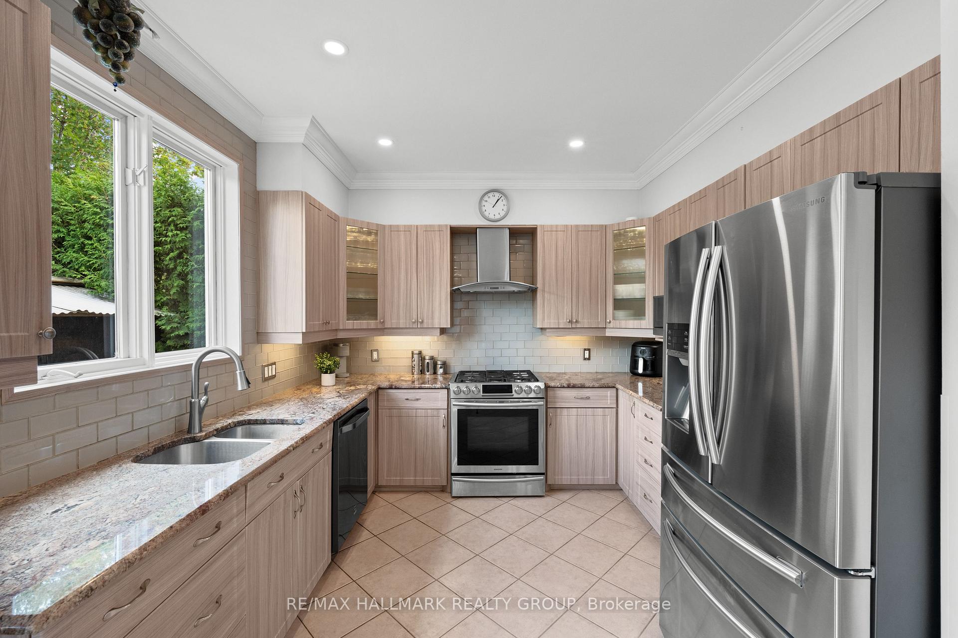 Photo 18 of 2104 Sandy Oaks Drive, Ottawa, Chapel Hill South - Orleans Village — HOMEH