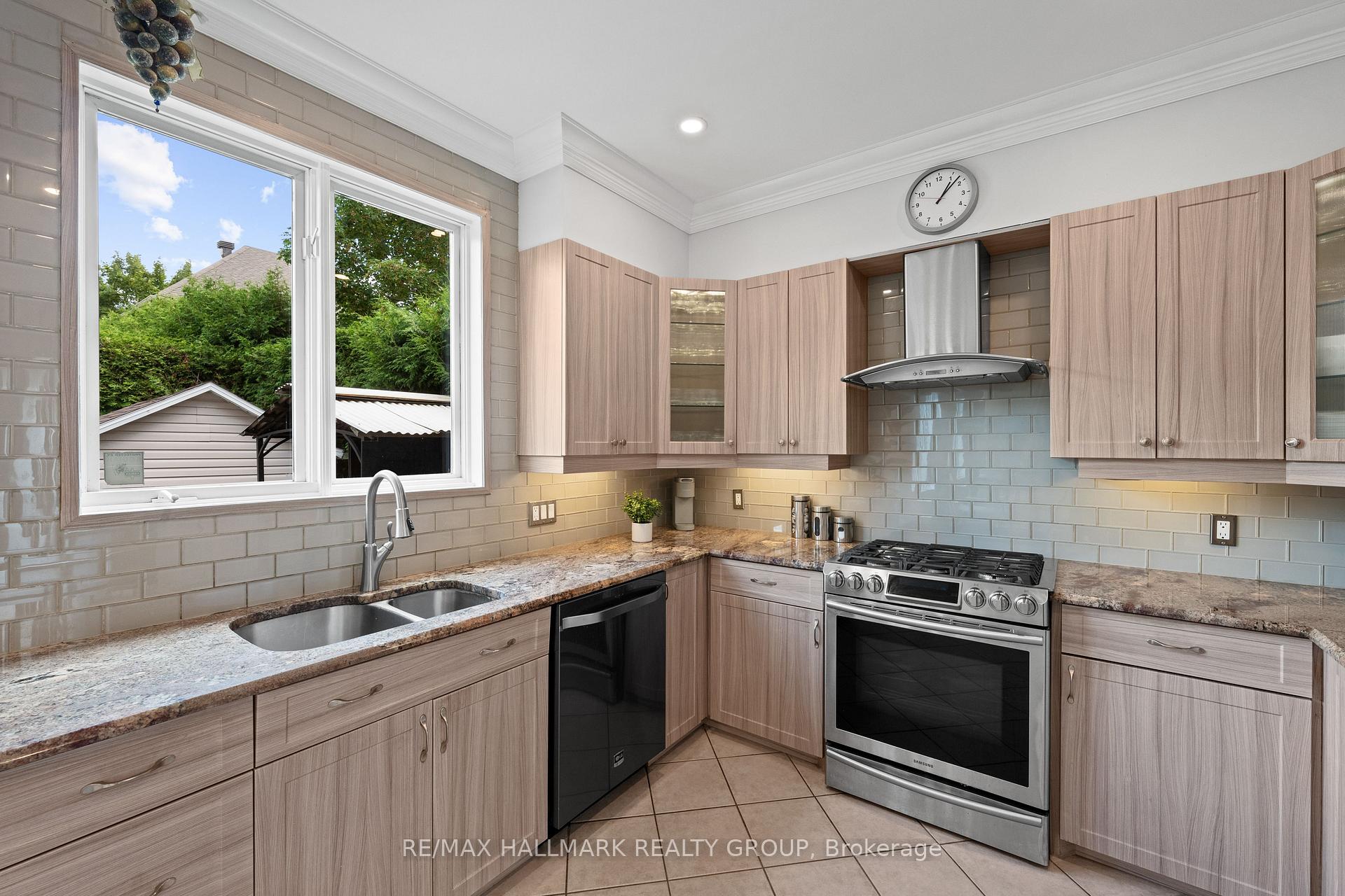 Photo 19 of 2104 Sandy Oaks Drive, Ottawa, Chapel Hill South - Orleans Village — HOMEH