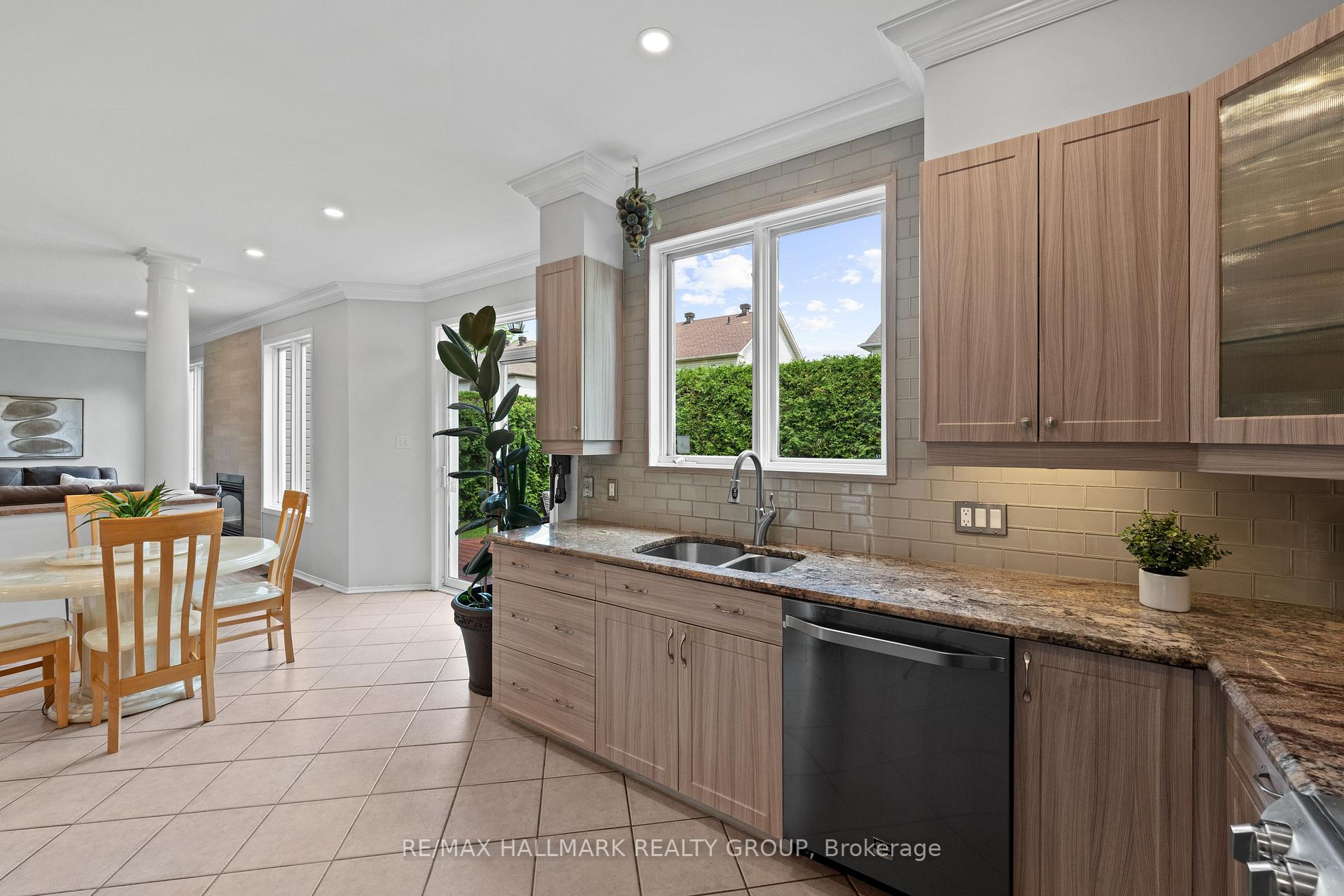 Photo 20 of 2104 Sandy Oaks Drive, Ottawa, Chapel Hill South - Orleans Village — HOMEH