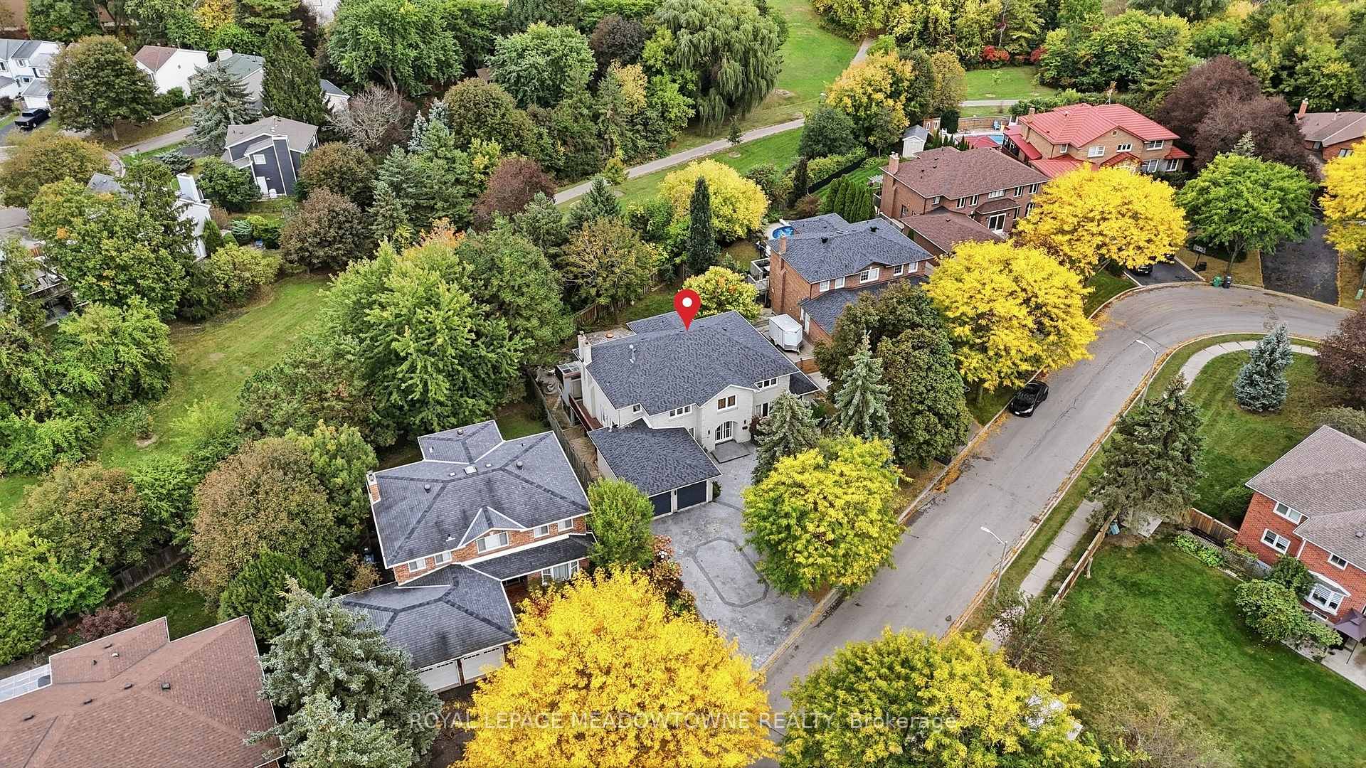 Photo 2 of 42 Dawnridge Trail, Brampton, Heart Lake West — HOMEH