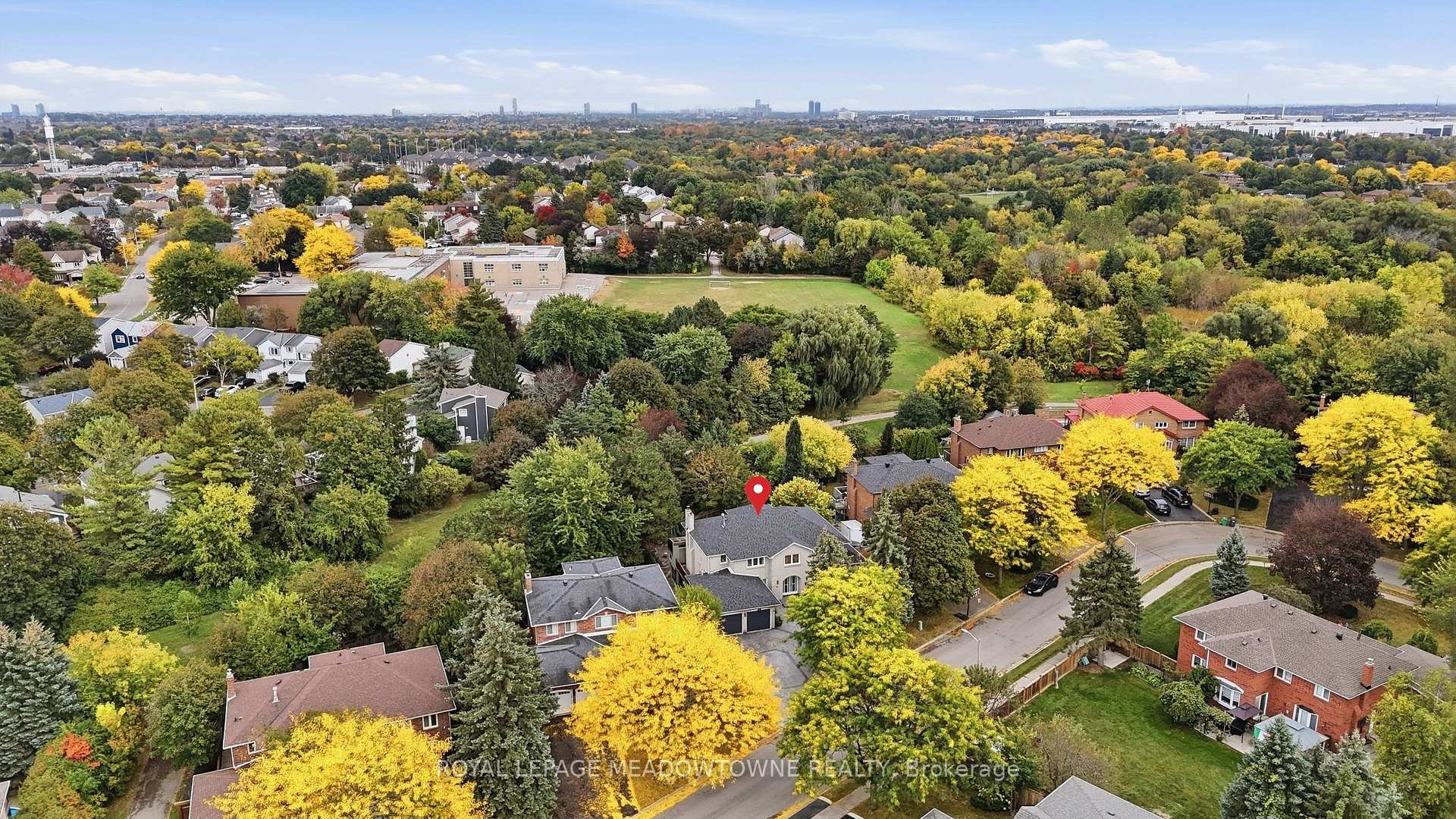 Photo 7 of 42 Dawnridge Trail, Brampton, Heart Lake West — HOMEH