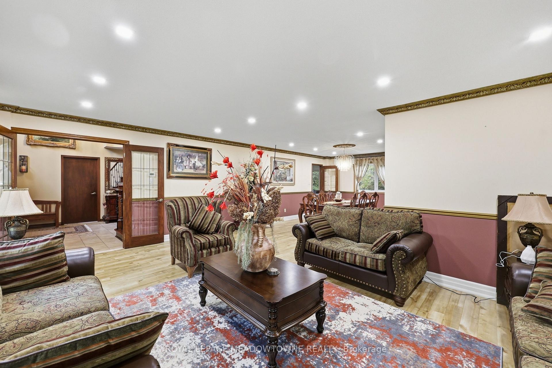 Photo 11 of 42 Dawnridge Trail, Brampton, Heart Lake West — HOMEH