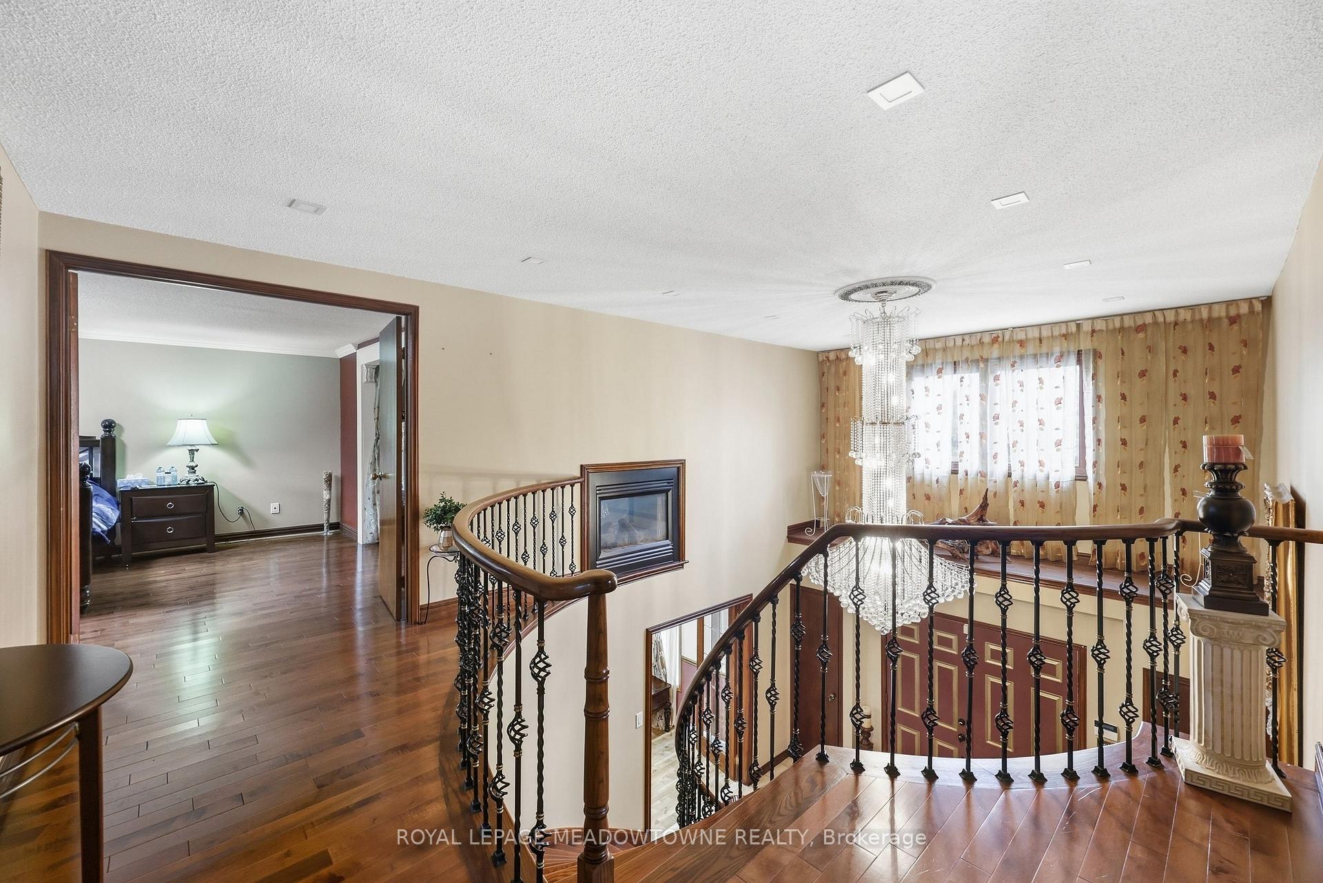 Photo 21 of 42 Dawnridge Trail, Brampton, Heart Lake West — HOMEH