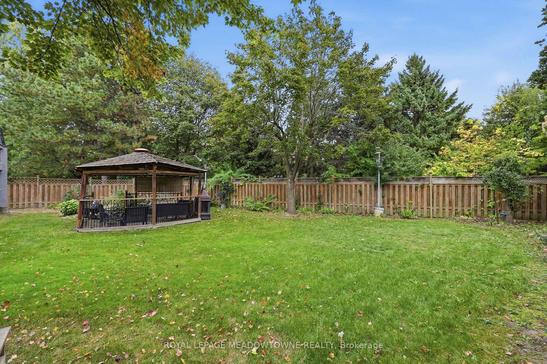 Photo 46 of 42 Dawnridge Trail, Brampton, Heart Lake West — HOMEH