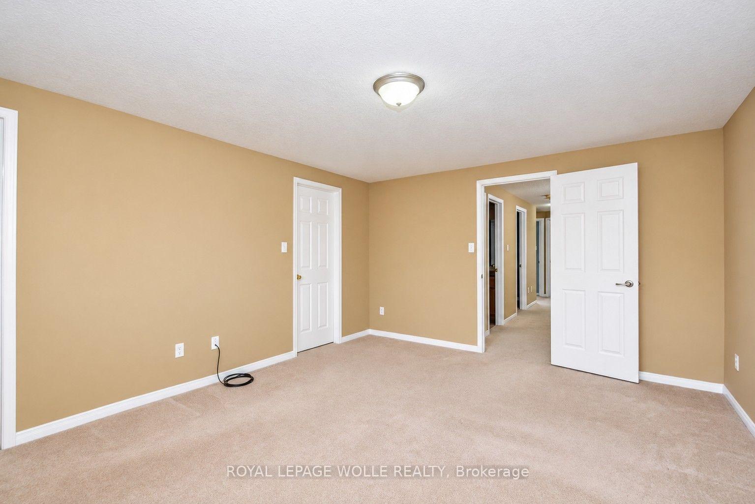 Photo 9 of 16 Frankfurt Street, Kitchener, Huron Park — HOMEH