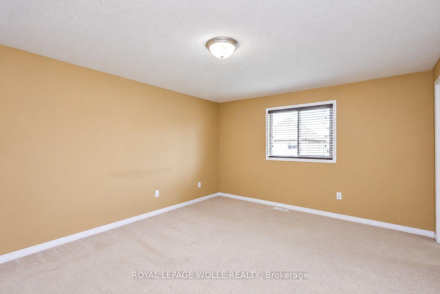 Photo 10 of 16 Frankfurt Street, Kitchener, Huron Park — HOMEH