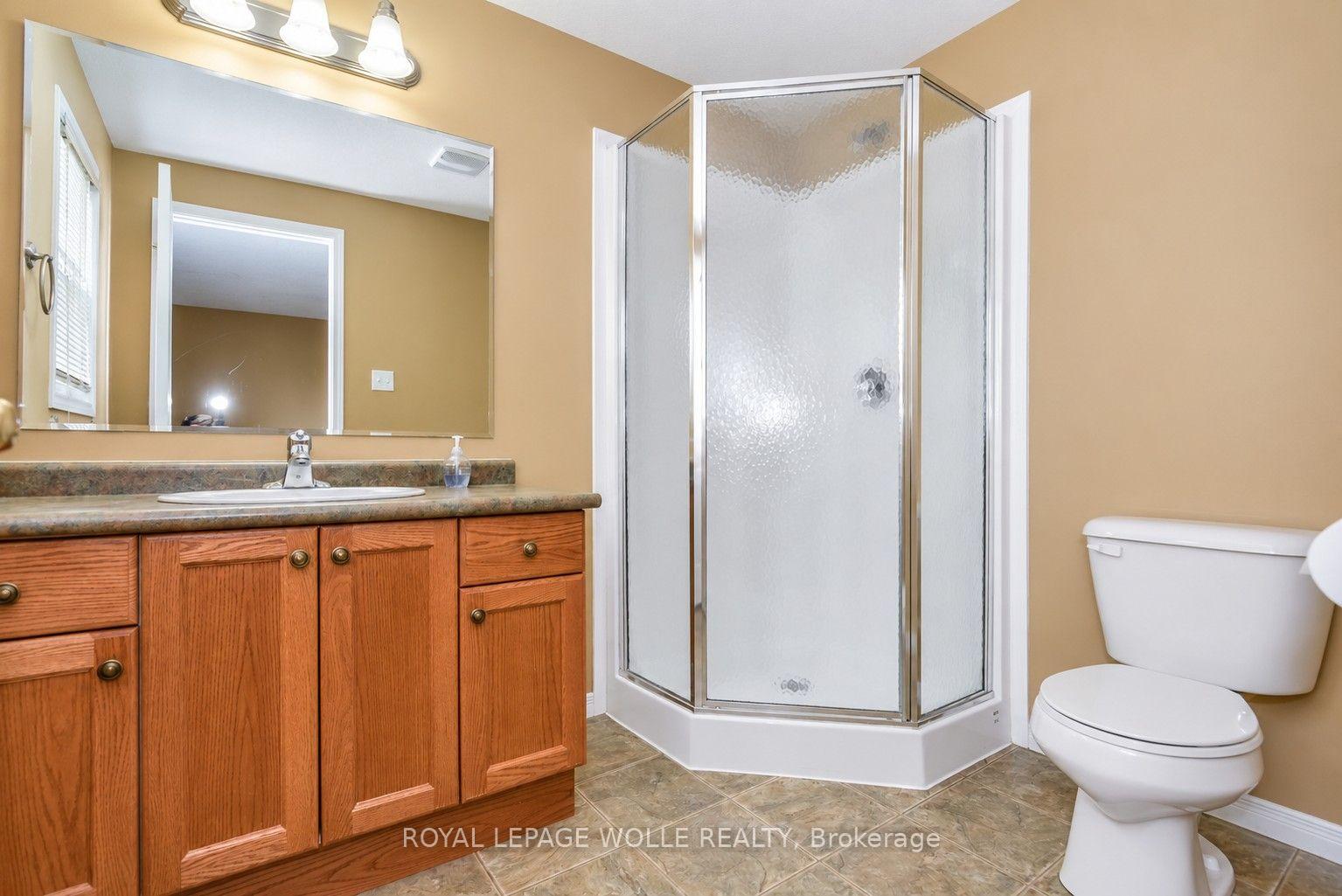 Photo 11 of 16 Frankfurt Street, Kitchener, Huron Park — HOMEH