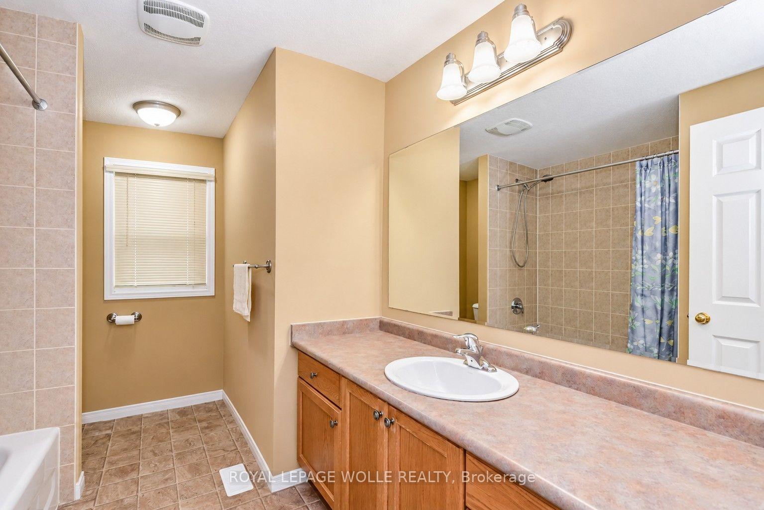 Photo 12 of 16 Frankfurt Street, Kitchener, Huron Park — HOMEH