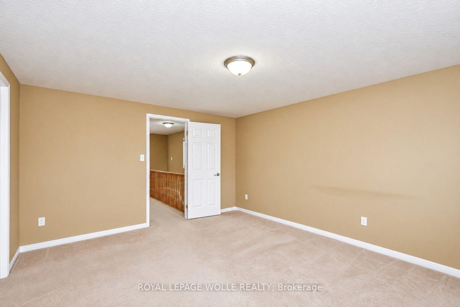 Photo 13 of 16 Frankfurt Street, Kitchener, Huron Park — HOMEH
