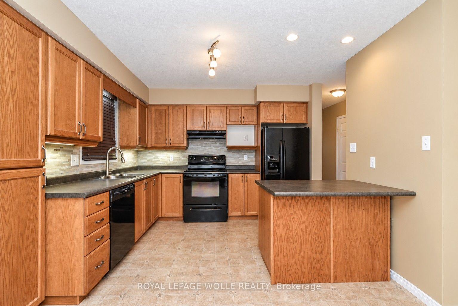 Photo 21 of 16 Frankfurt Street, Kitchener, Huron Park — HOMEH