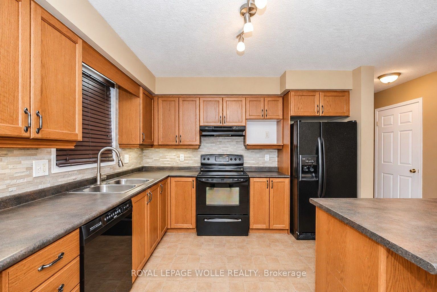 Photo 22 of 16 Frankfurt Street, Kitchener, Huron Park — HOMEH