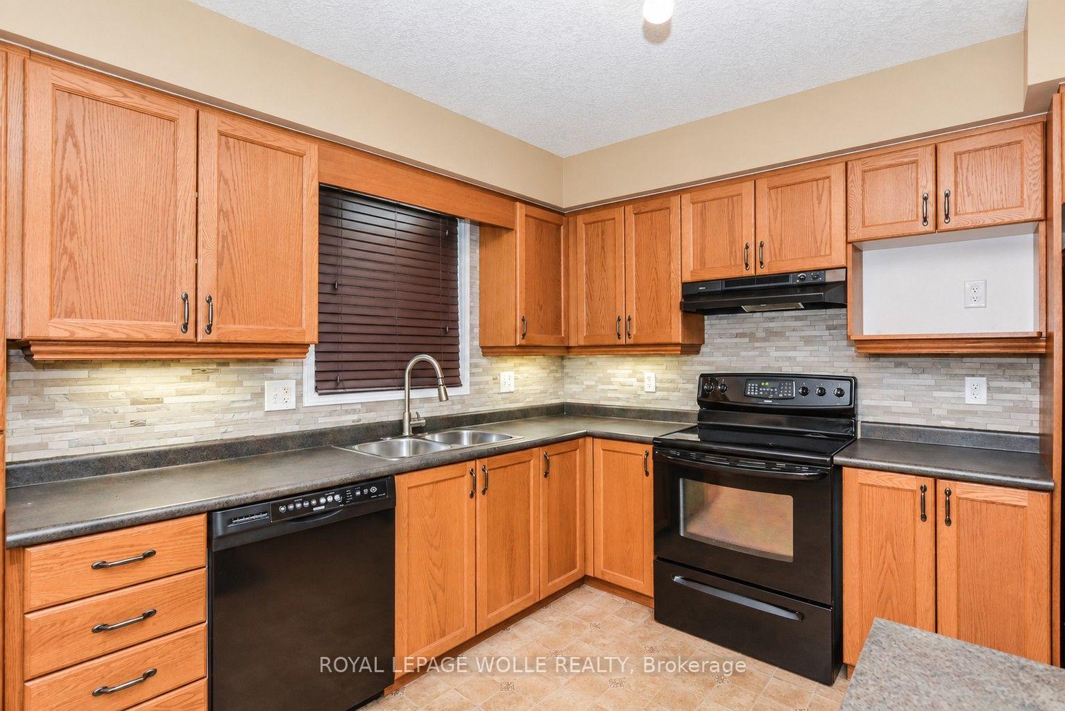 Photo 25 of 16 Frankfurt Street, Kitchener, Huron Park — HOMEH