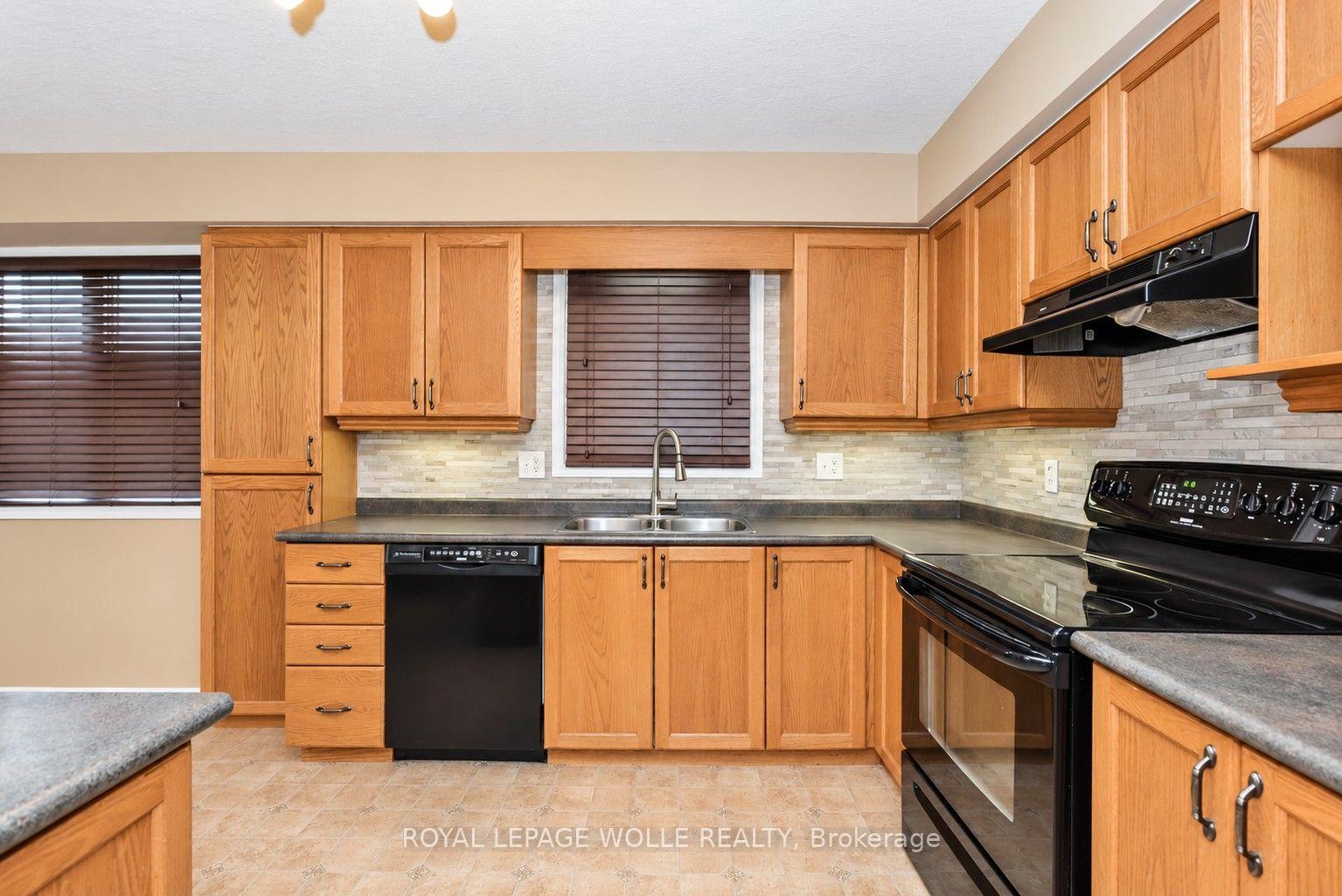 Photo 26 of 16 Frankfurt Street, Kitchener, Huron Park — HOMEH