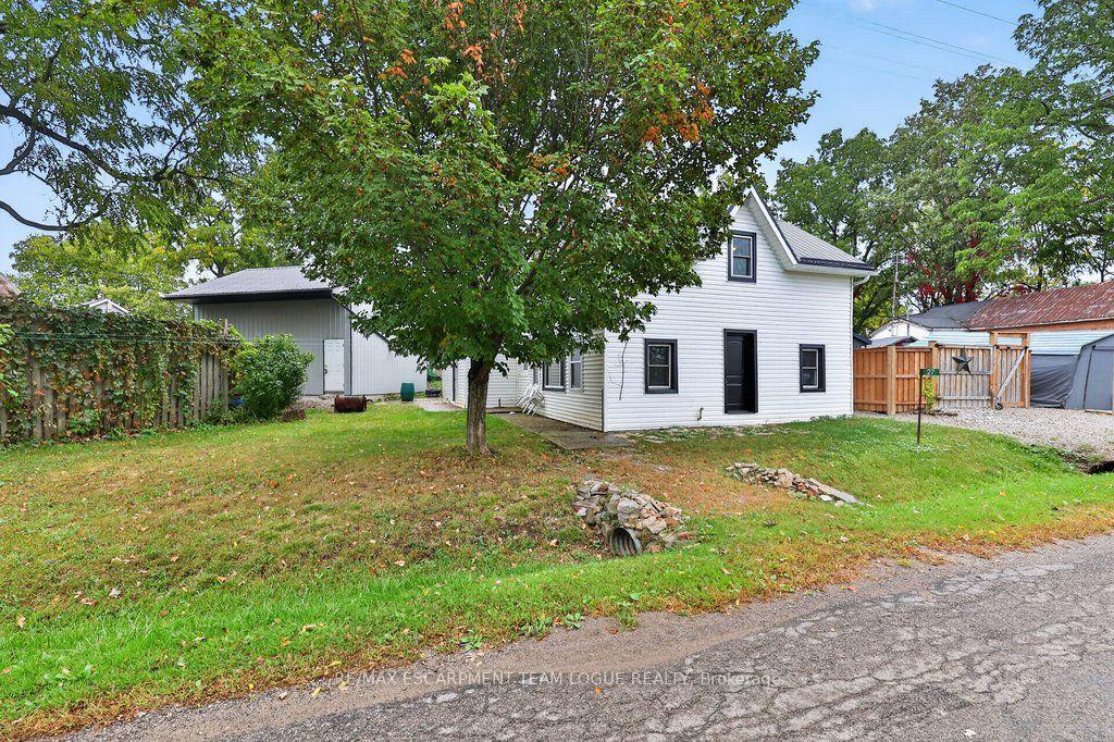 Front of 27 Indiana Road W