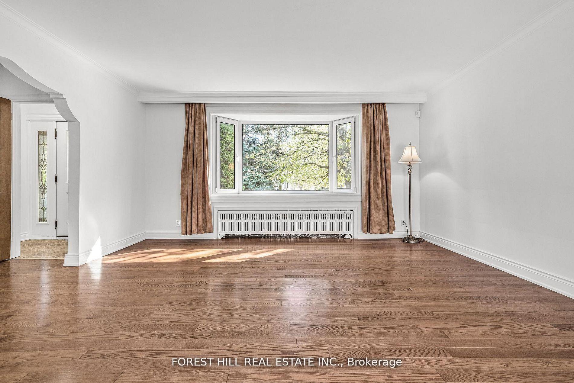 Photo 3 of 18 Irvington Crescent, North York, Willowdale East — HOMEH