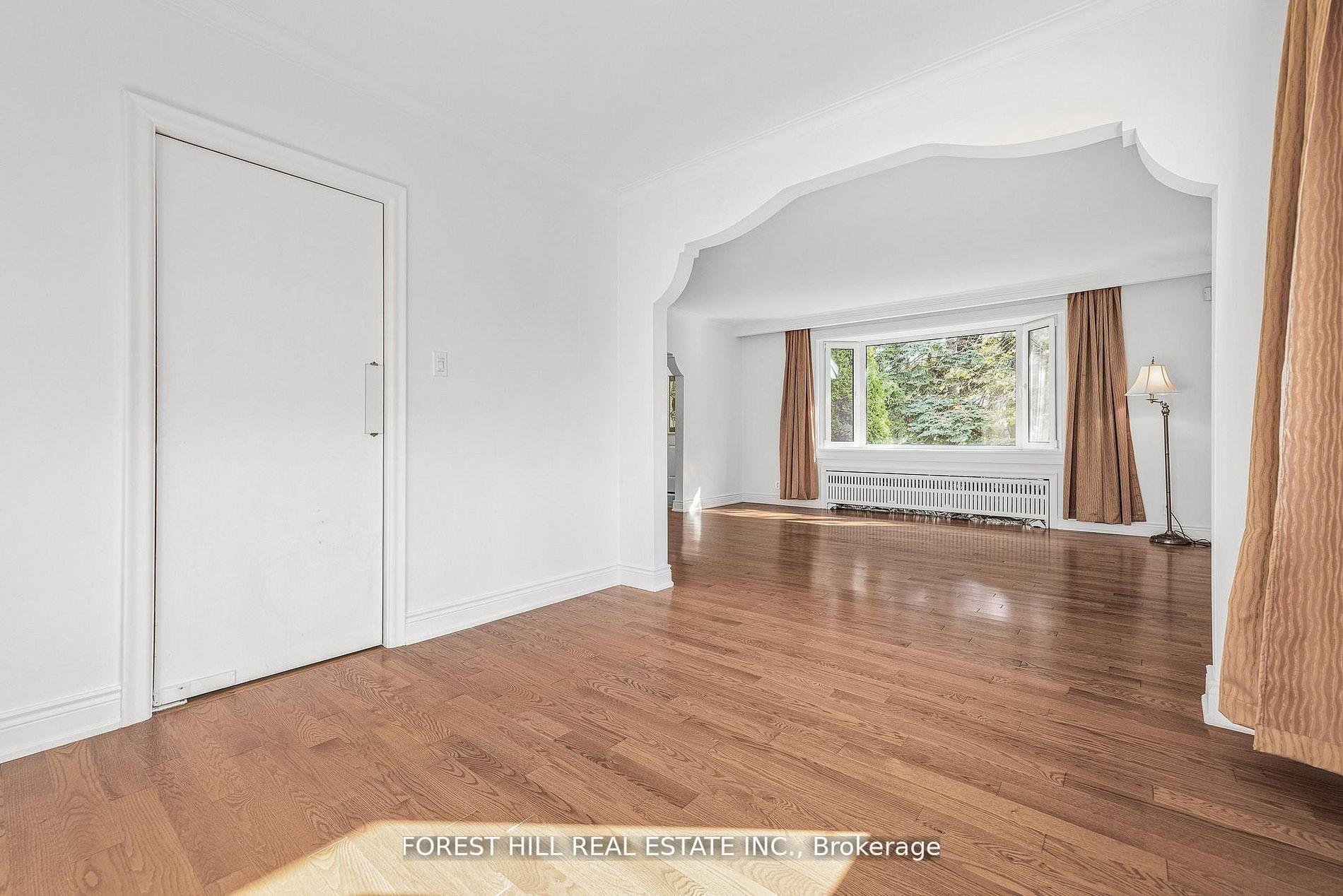 Photo 4 of 18 Irvington Crescent, North York, Willowdale East — HOMEH