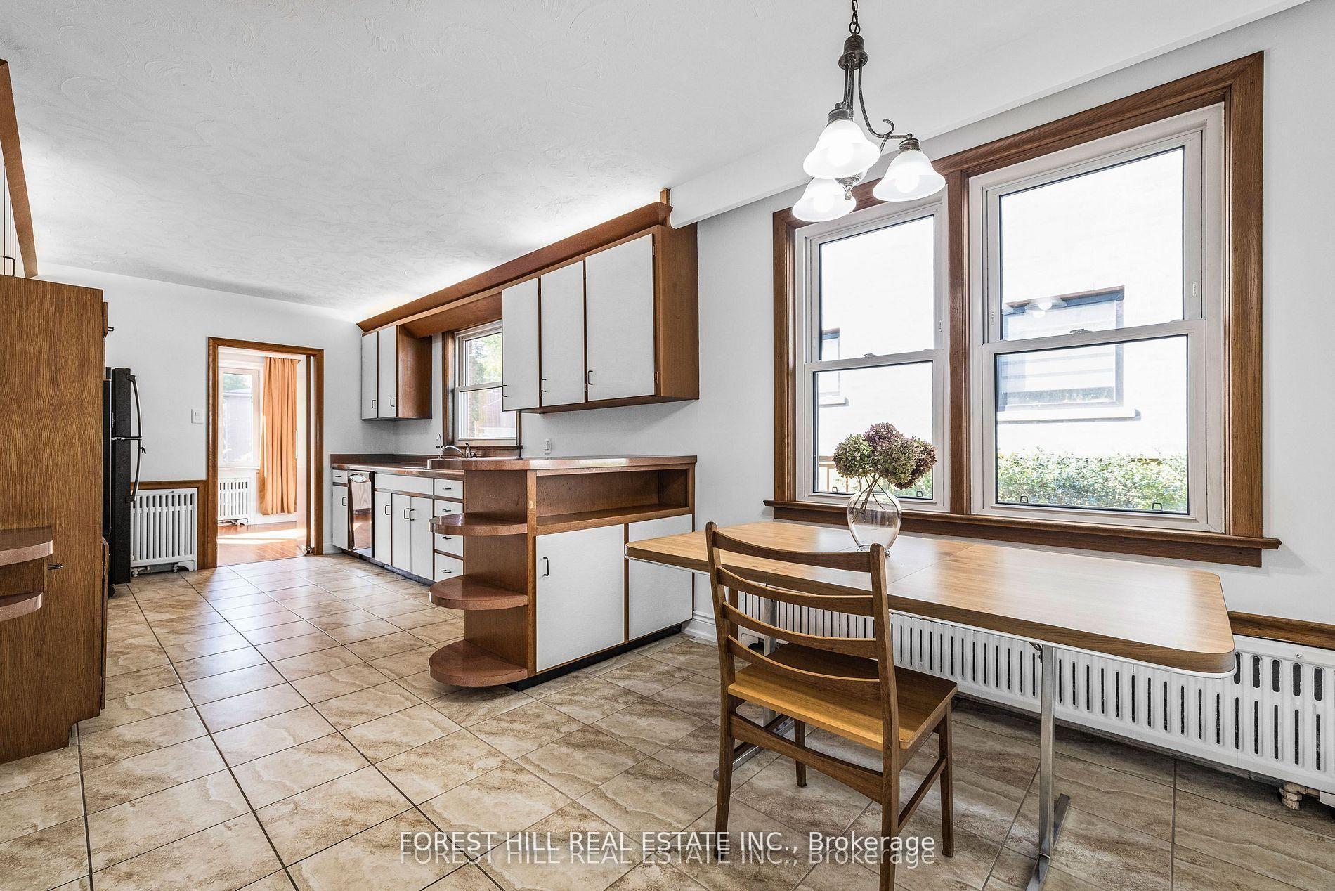 Photo 5 of 18 Irvington Crescent, North York, Willowdale East — HOMEH