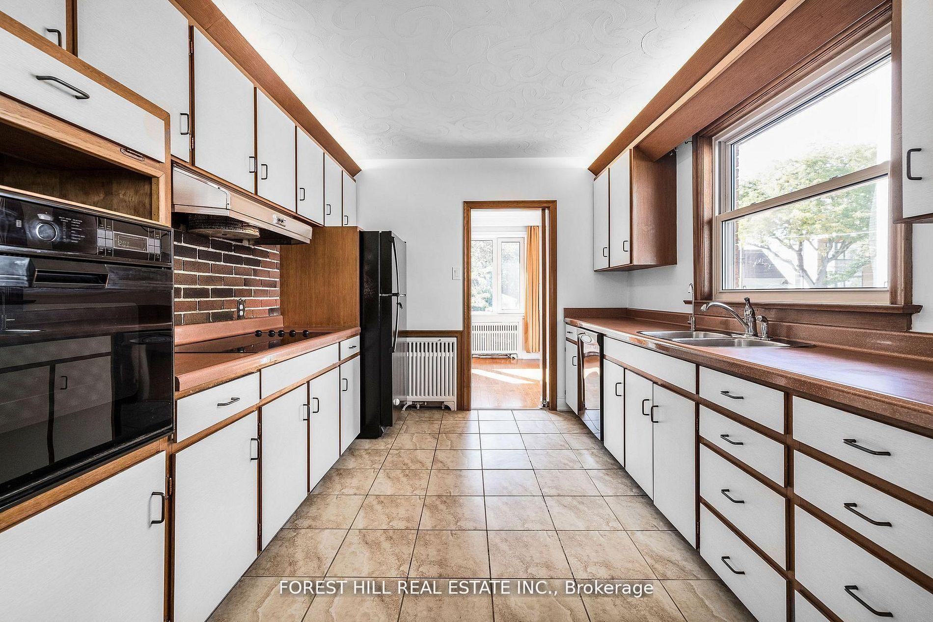 Photo 6 of 18 Irvington Crescent, North York, Willowdale East — HOMEH