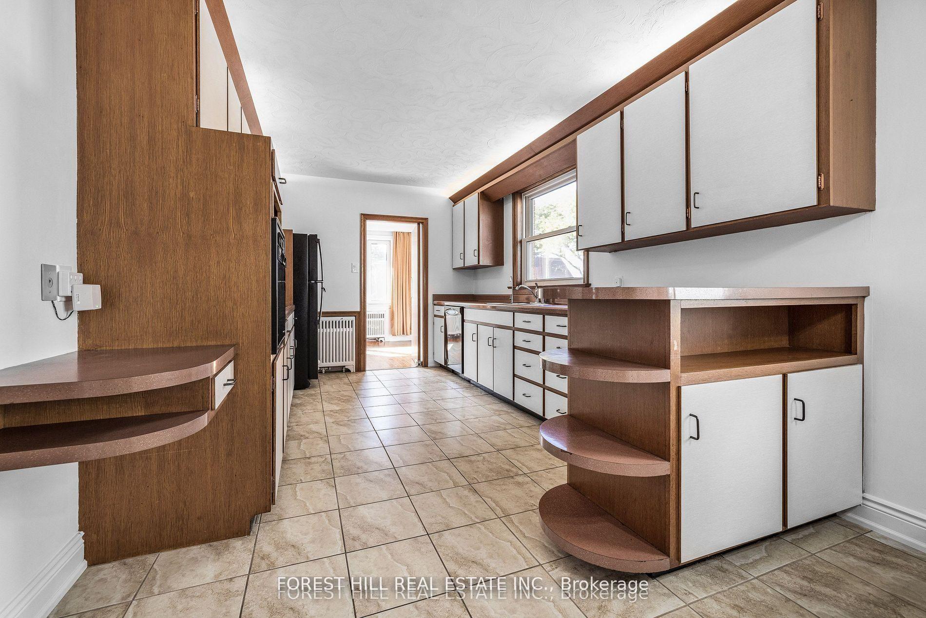 Photo 8 of 18 Irvington Crescent, North York, Willowdale East — HOMEH