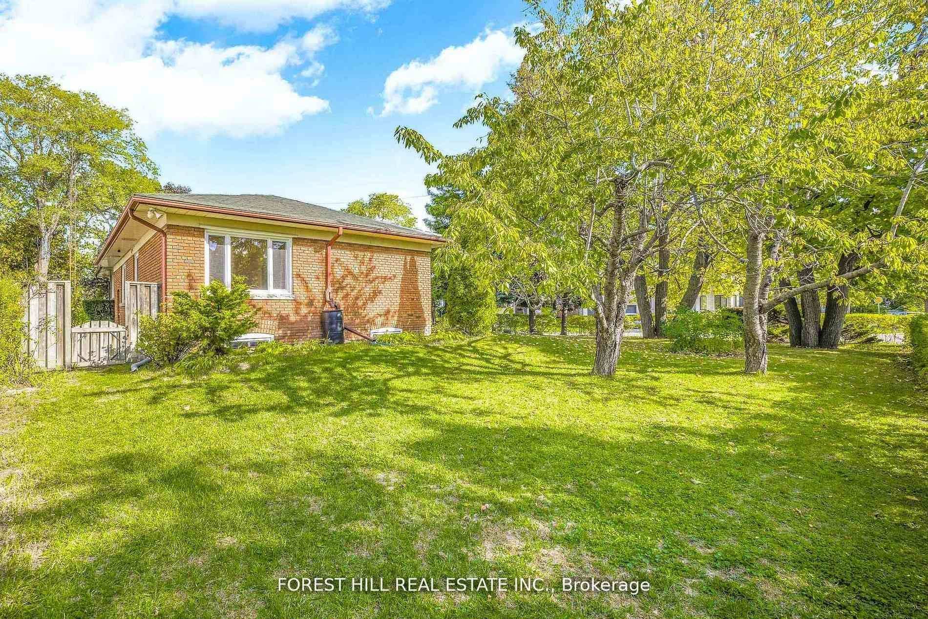 Photo 19 of 18 Irvington Crescent, North York, Willowdale East — HOMEH
