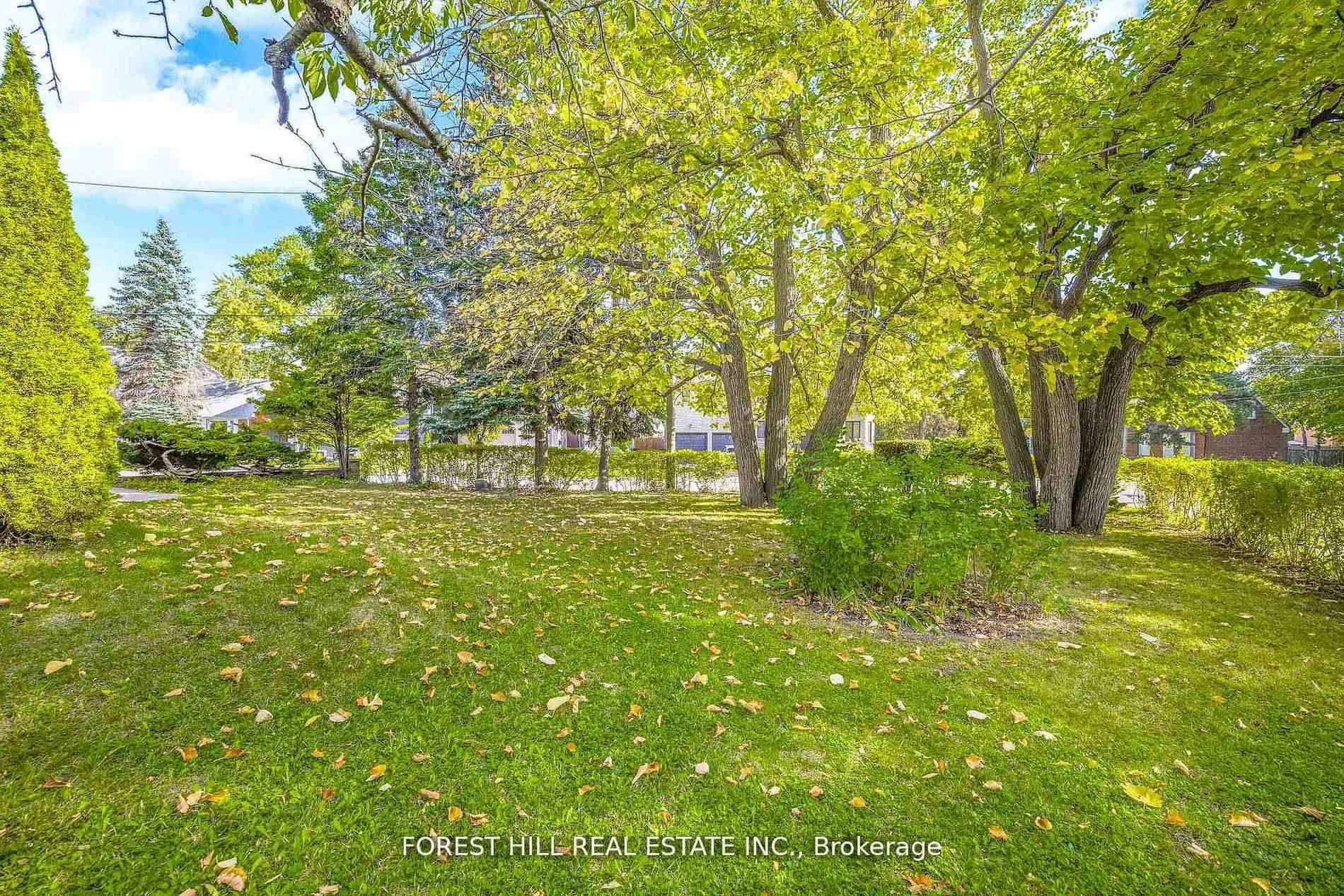 Photo 20 of 18 Irvington Crescent, North York, Willowdale East — HOMEH
