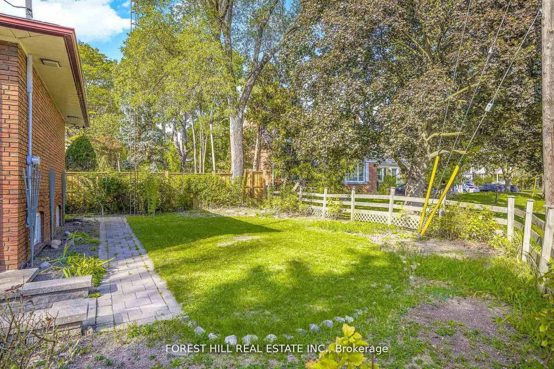 Photo 21 of 18 Irvington Crescent, North York, Willowdale East — HOMEH
