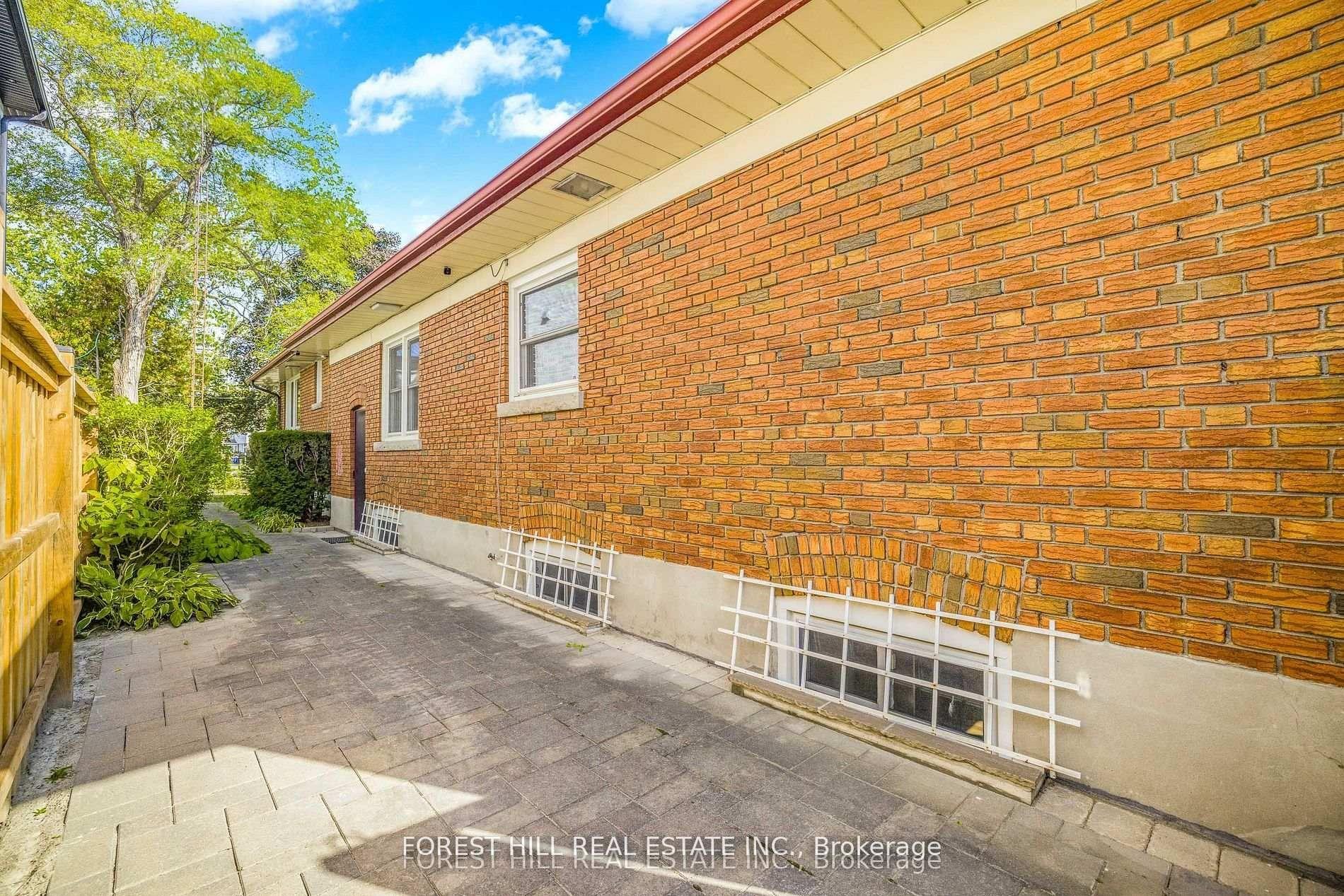 Photo 22 of 18 Irvington Crescent, North York, Willowdale East — HOMEH