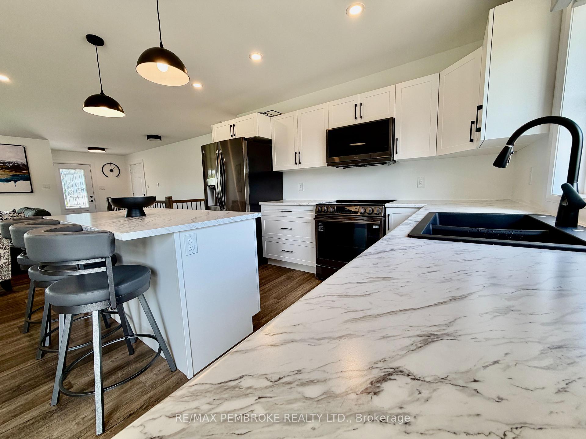 Photo 6 of 19 Eddy Crescent, Pembroke, Pembroke — HOMEH