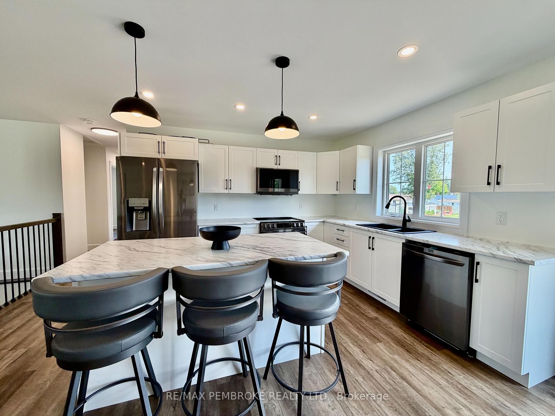 Photo 8 of 19 Eddy Crescent, Pembroke, Pembroke — HOMEH