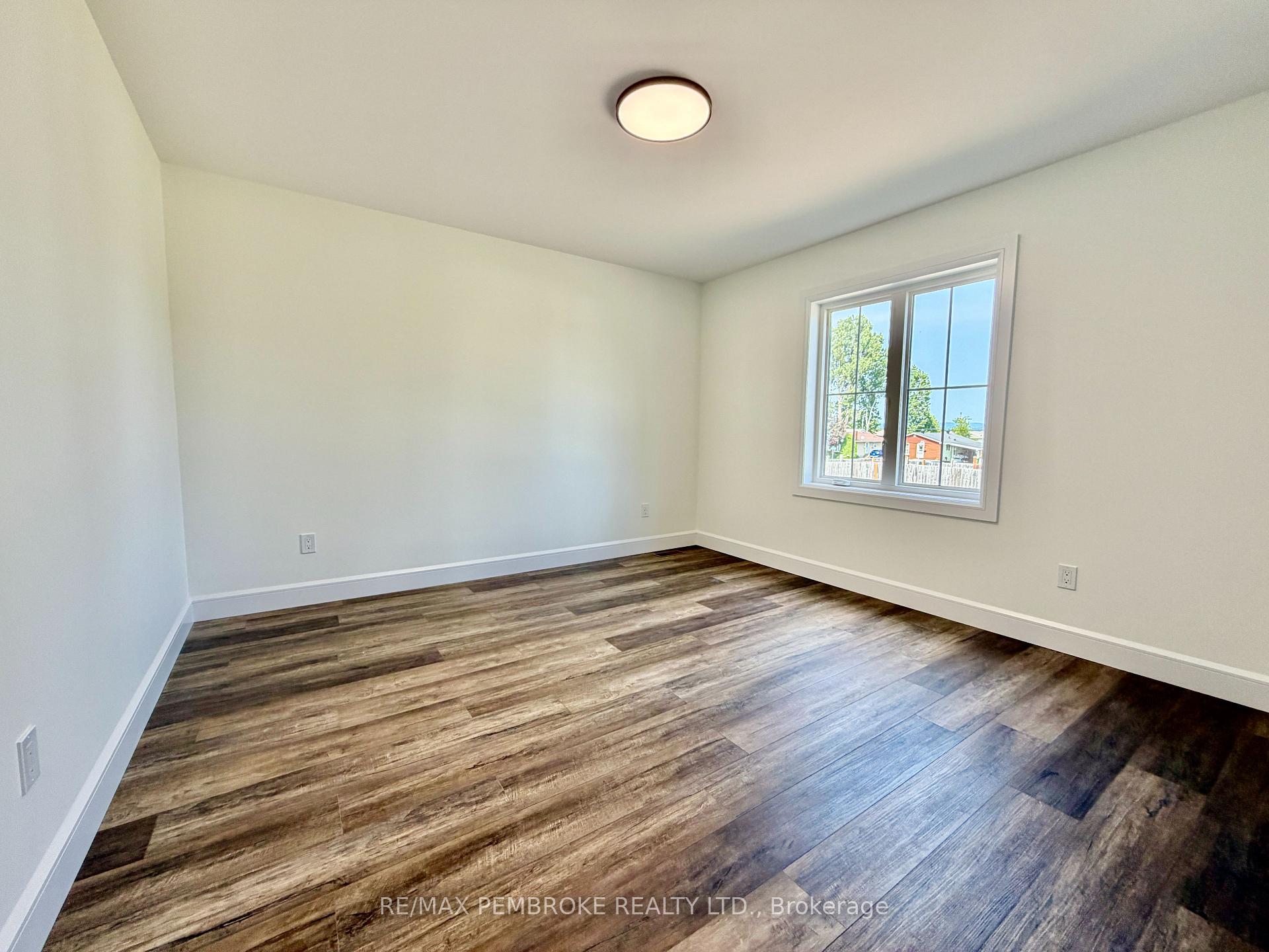 Photo 18 of 19 Eddy Crescent, Pembroke, Pembroke — HOMEH