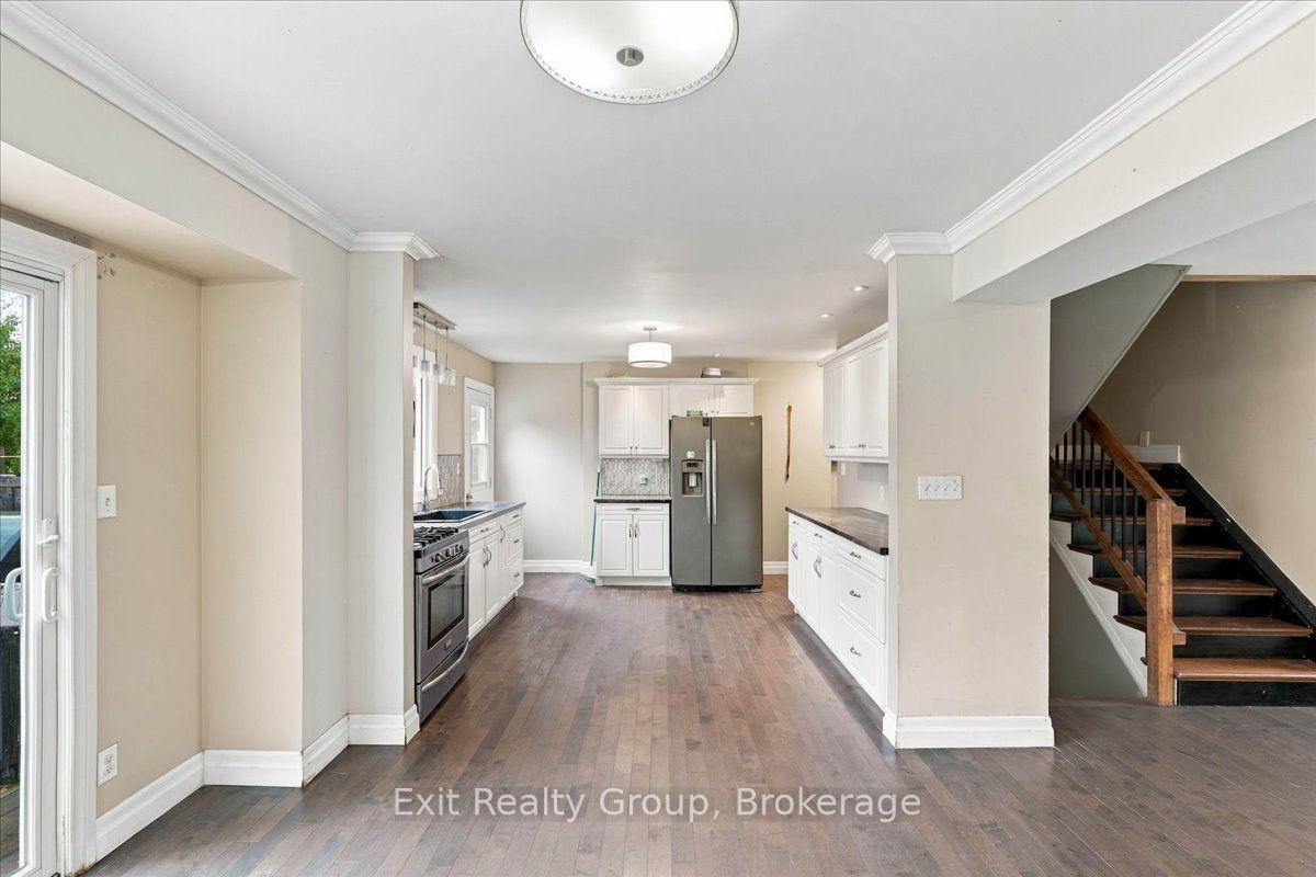 Photo 4 of 850 Littlestone Crescent, Kingston, East Gardiners Rd — HOMEH