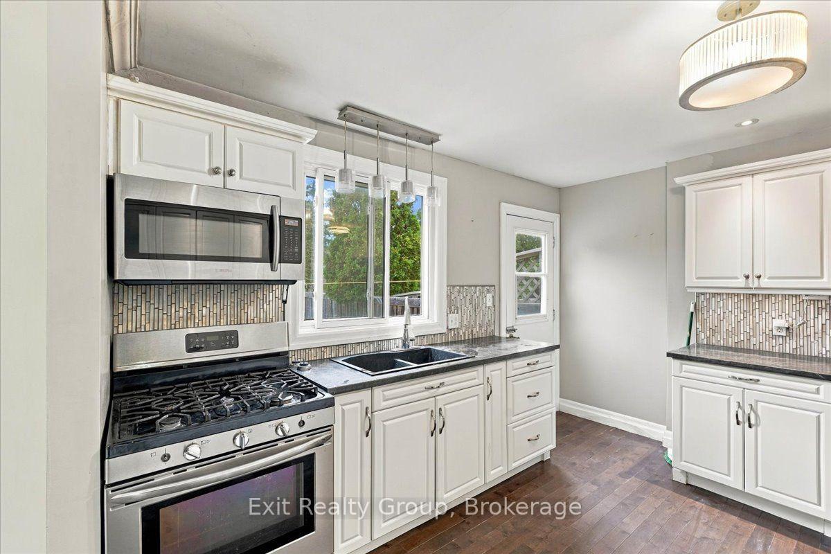 Photo 5 of 850 Littlestone Crescent, Kingston, East Gardiners Rd — HOMEH