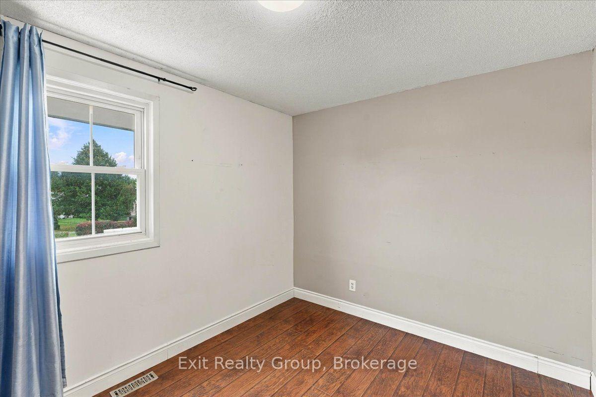 Photo 12 of 850 Littlestone Crescent, Kingston, East Gardiners Rd — HOMEH