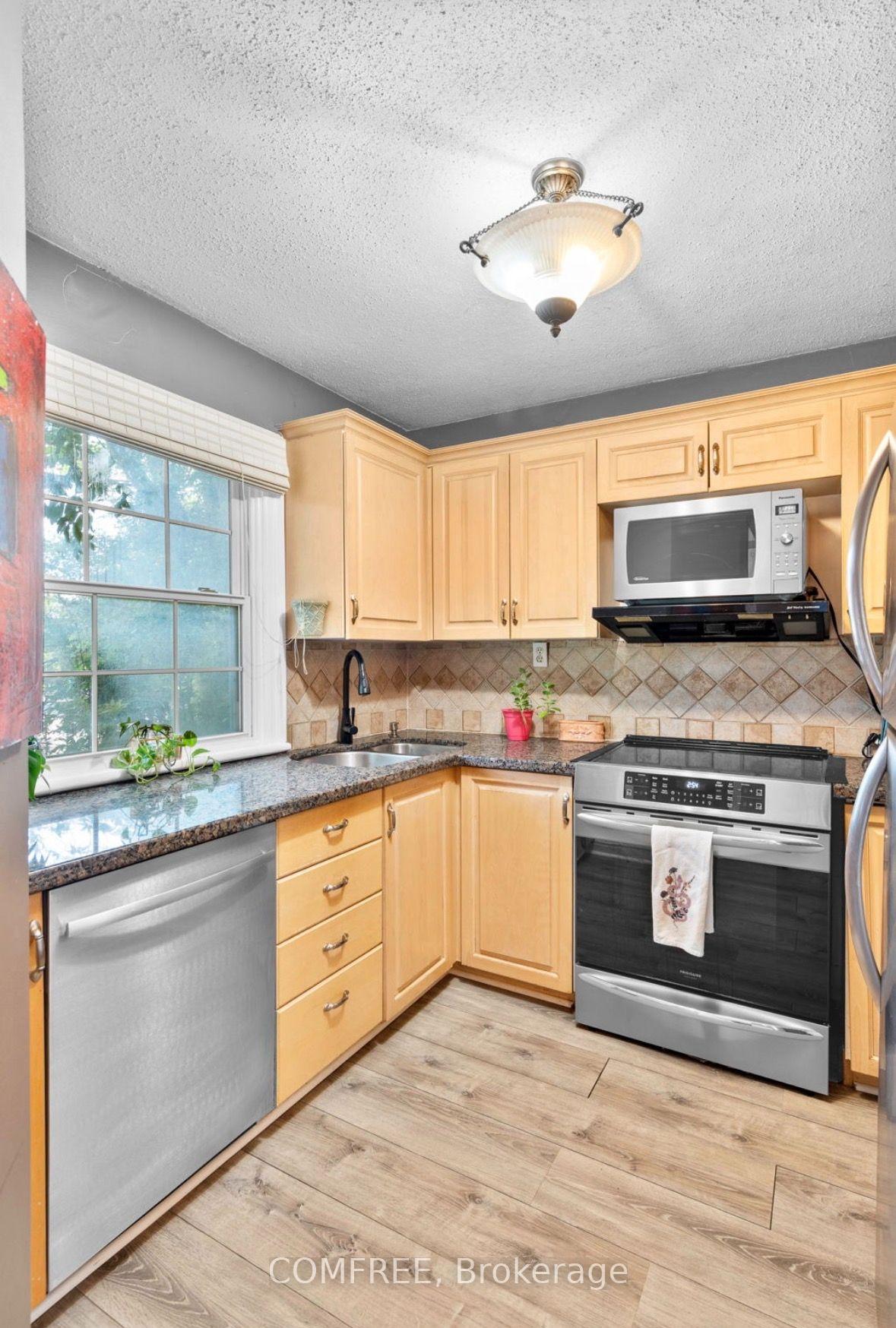 Photo 10 of 421 Greenwood Avenue, Ottawa, Laurentianview — HOMEH