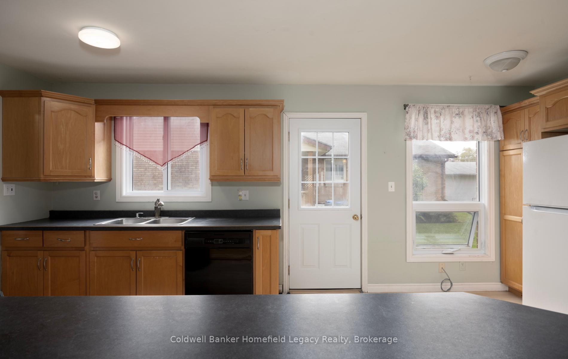 Photo 5 of 10 Dunsford Crescent, St. Marys — HOMEH