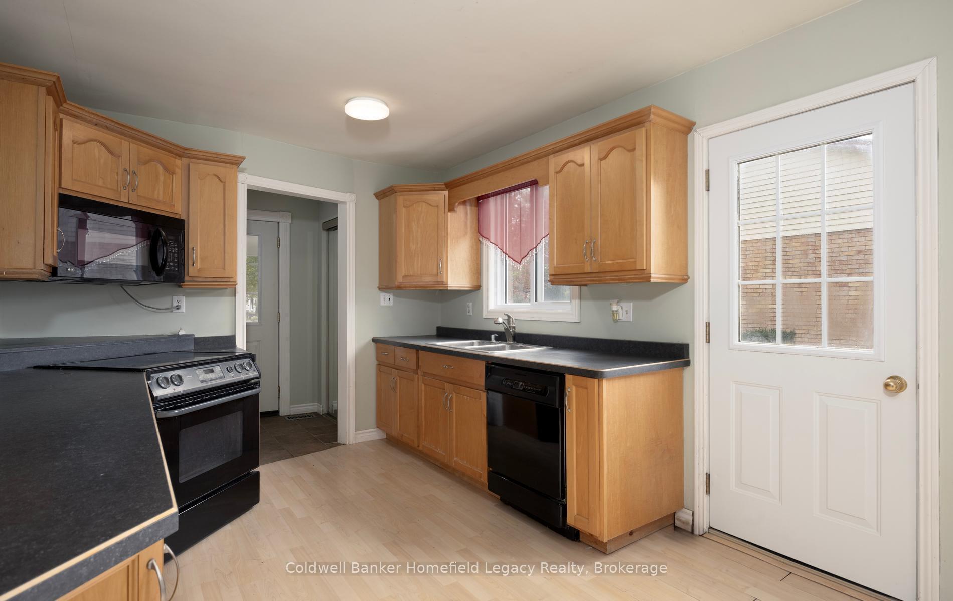 Photo 6 of 10 Dunsford Crescent, St. Marys — HOMEH