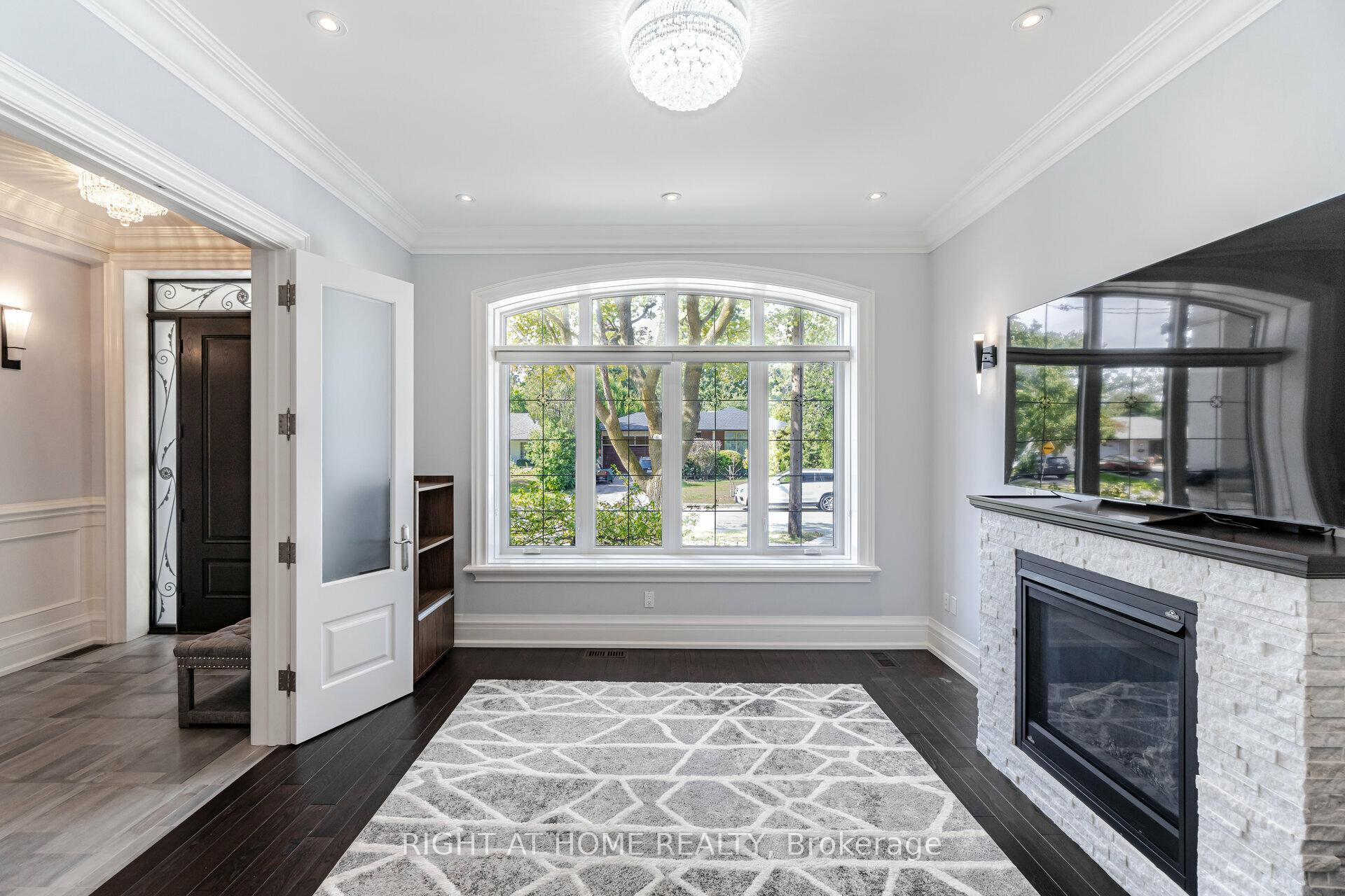 Photo 5 of 35 Burnelm Drive, Etobicoke, Islington-City Centre West — HOMEH