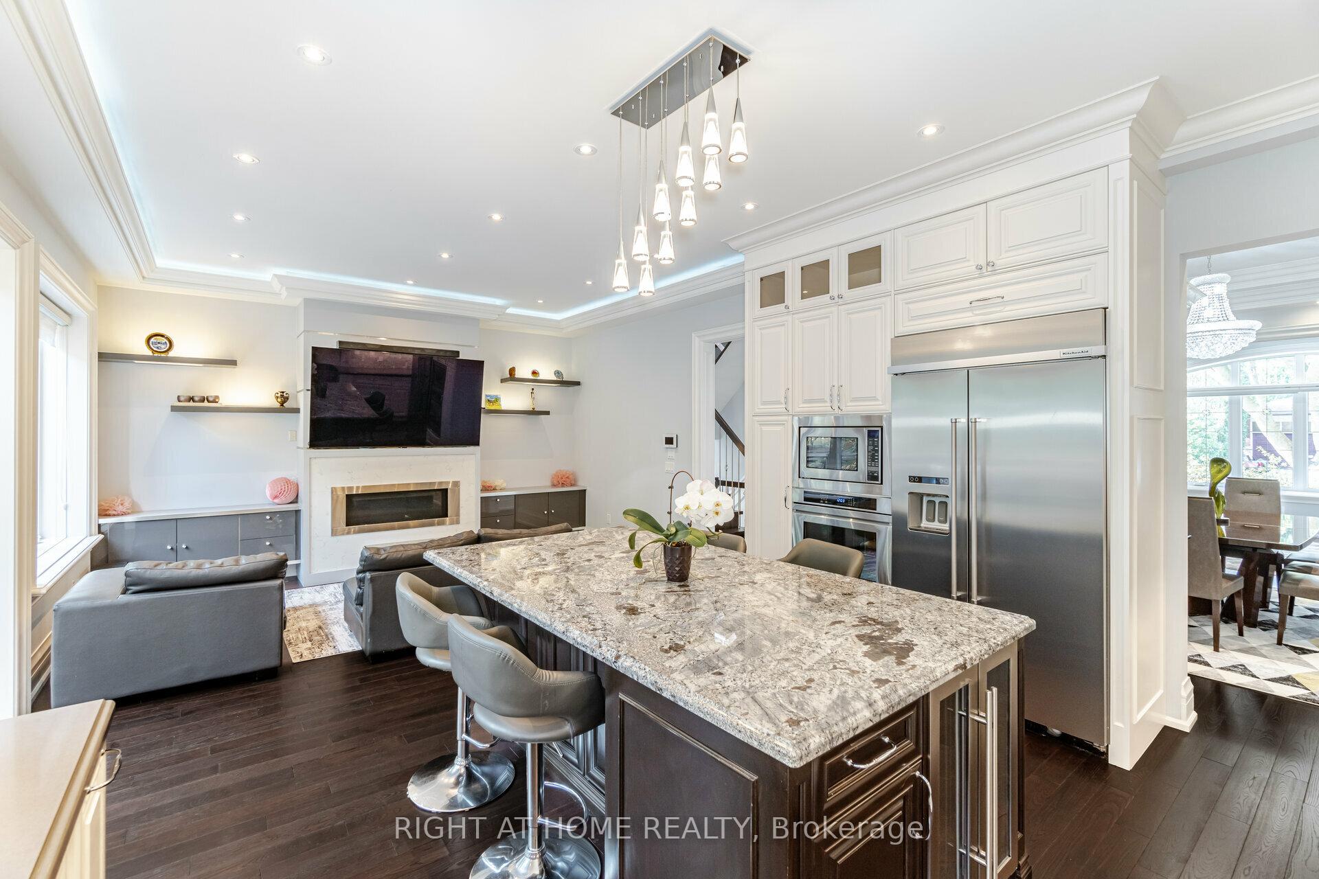 Photo 11 of 35 Burnelm Drive, Etobicoke, Islington-City Centre West — HOMEH