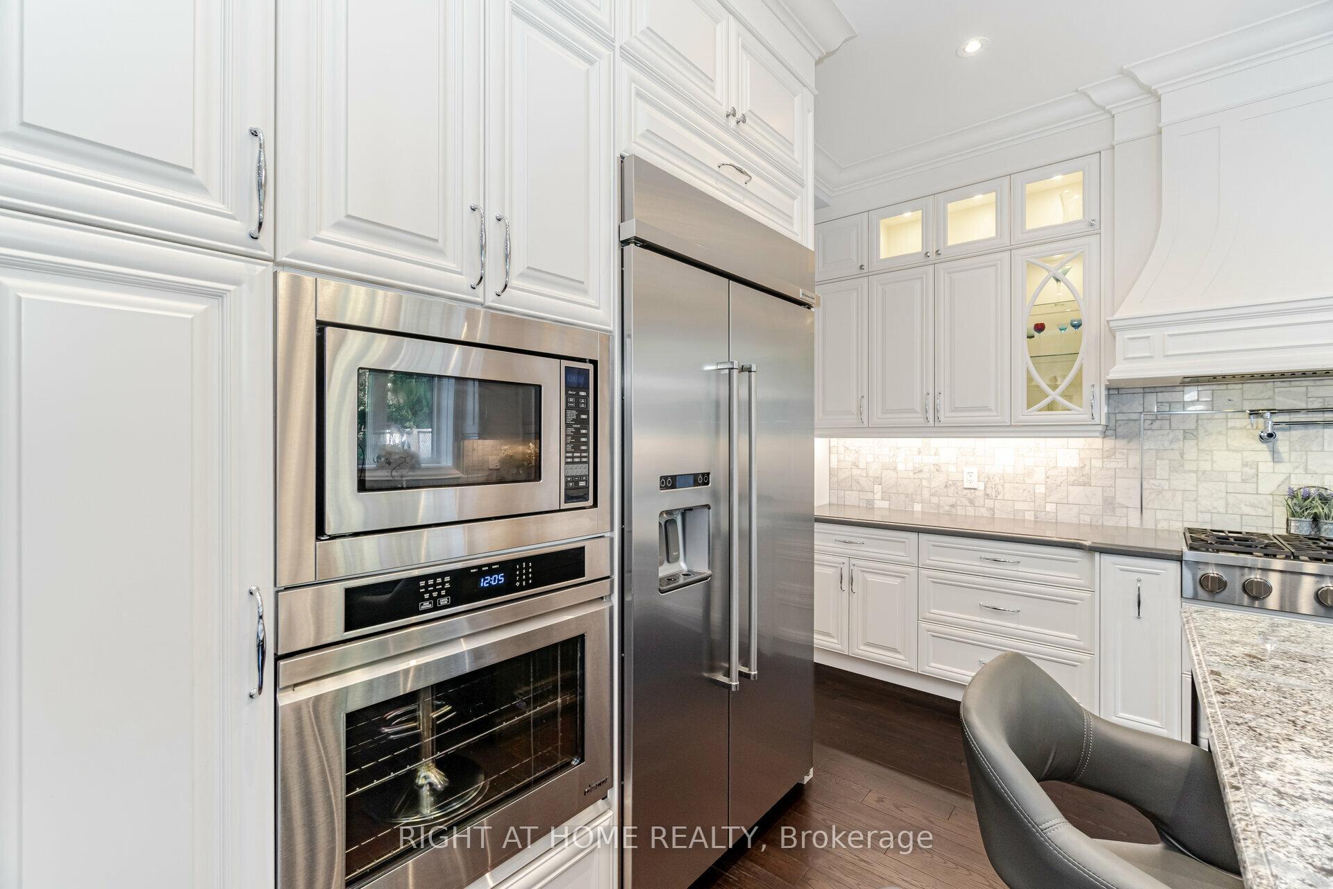 Photo 14 of 35 Burnelm Drive, Etobicoke, Islington-City Centre West — HOMEH