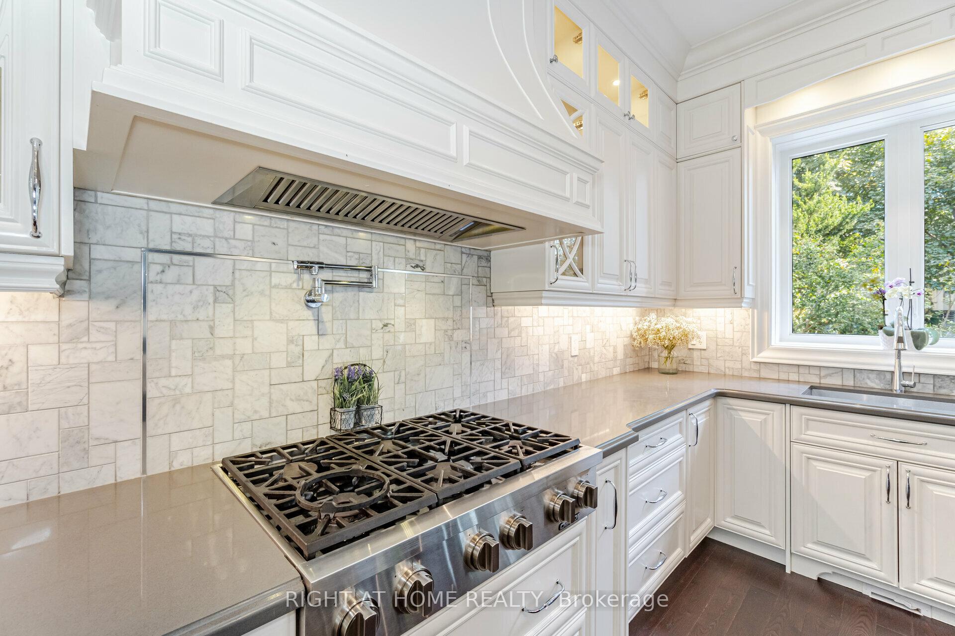 Photo 15 of 35 Burnelm Drive, Etobicoke, Islington-City Centre West — HOMEH