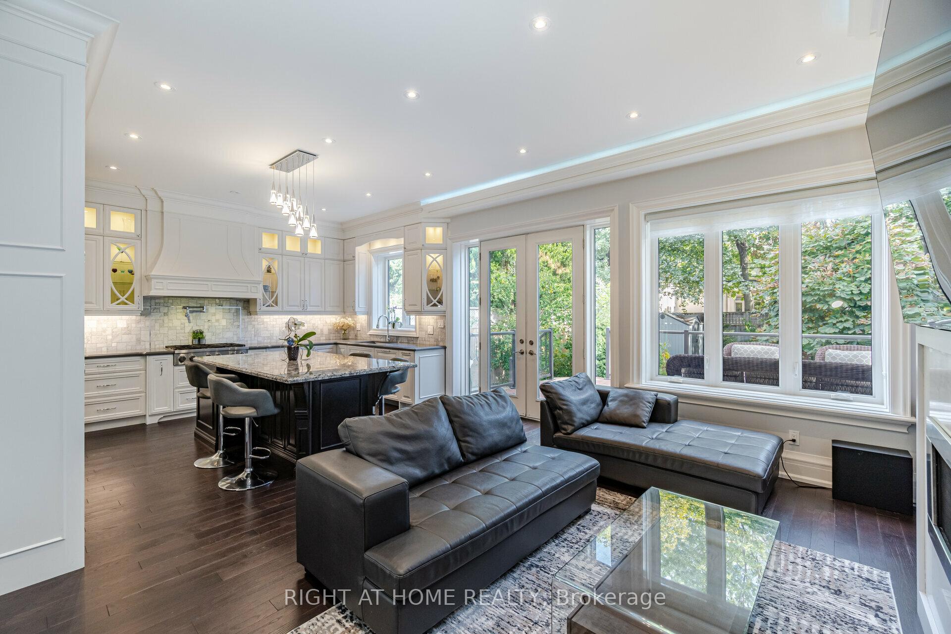 Photo 17 of 35 Burnelm Drive, Etobicoke, Islington-City Centre West — HOMEH