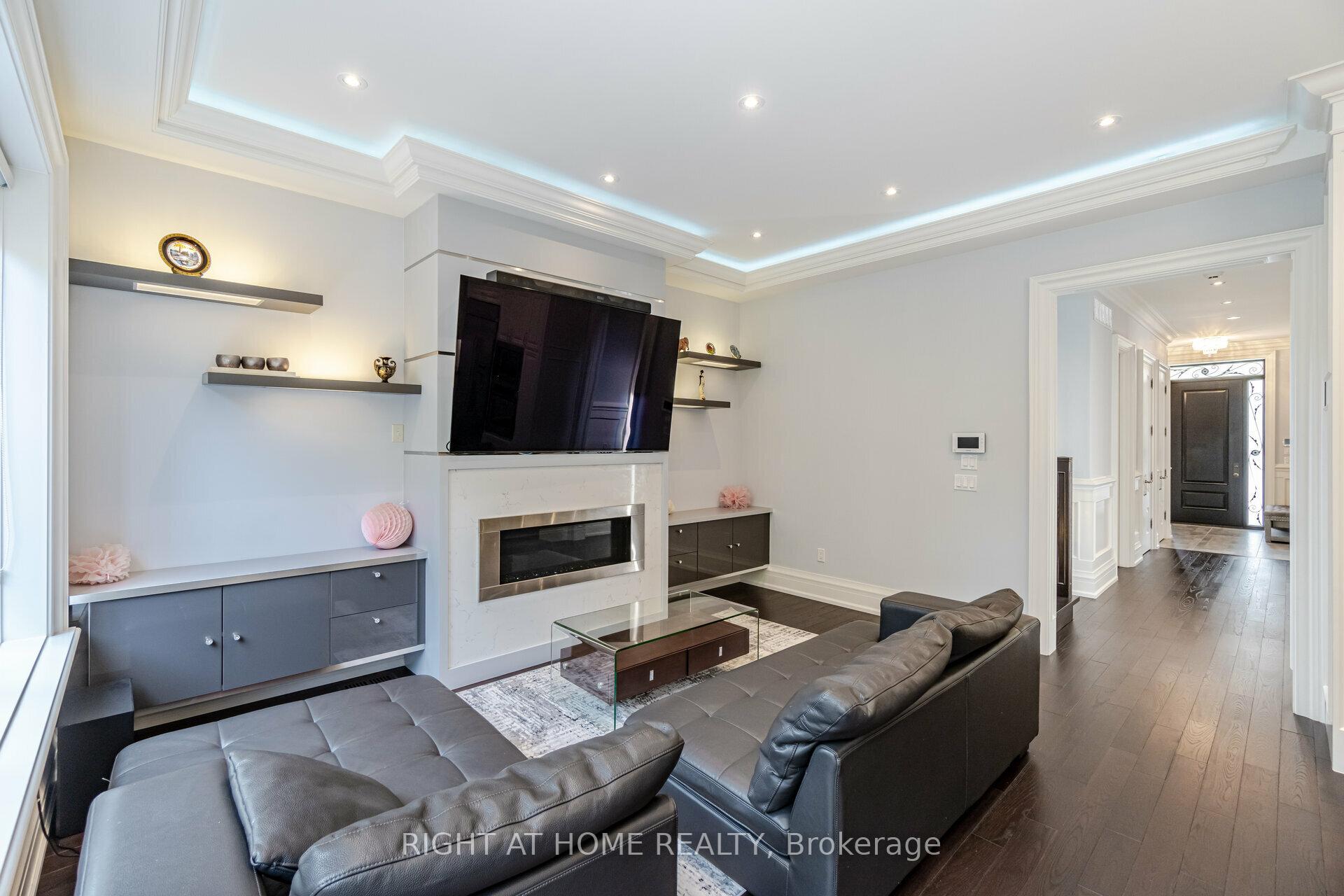 Photo 18 of 35 Burnelm Drive, Etobicoke, Islington-City Centre West — HOMEH