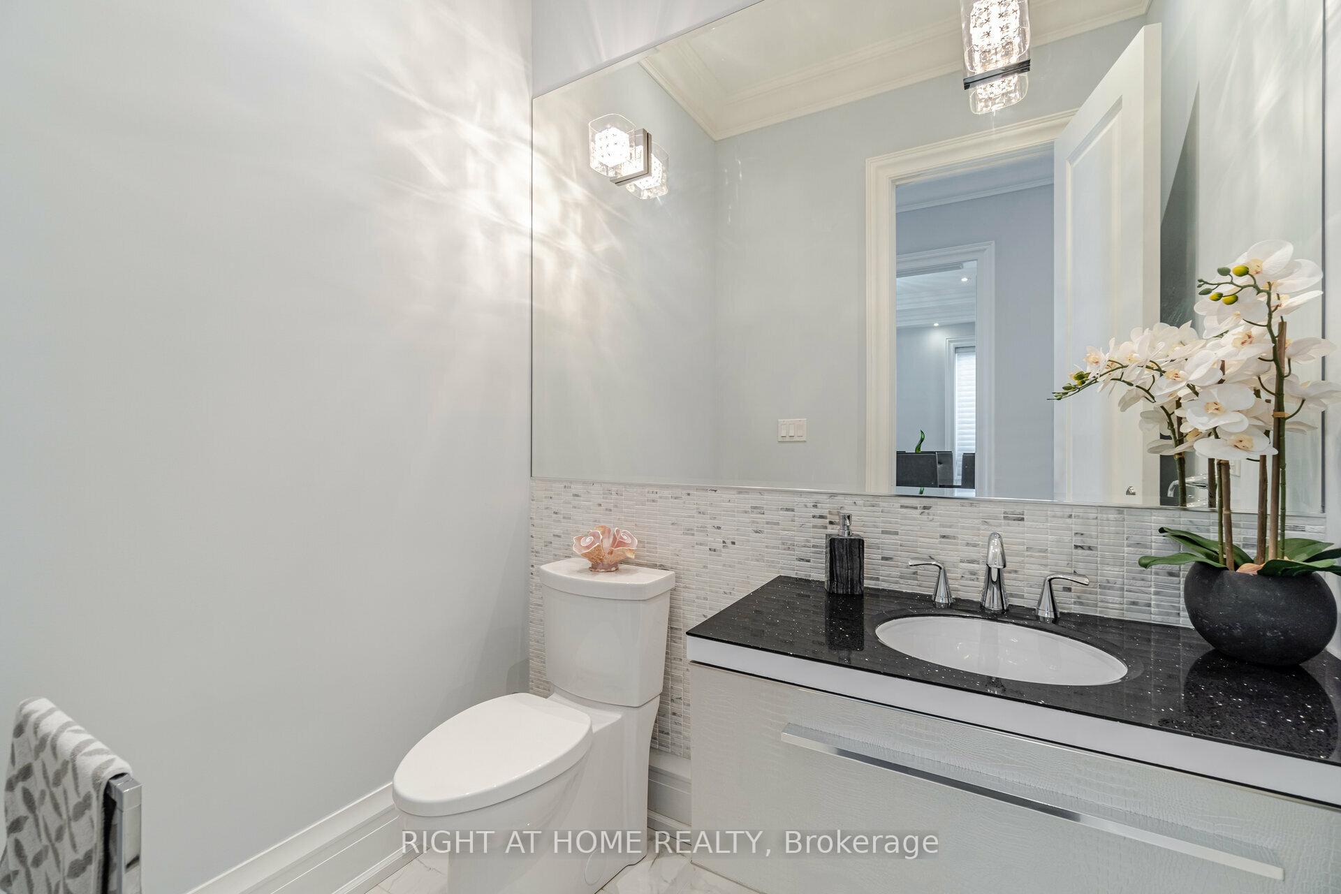 Photo 19 of 35 Burnelm Drive, Etobicoke, Islington-City Centre West — HOMEH