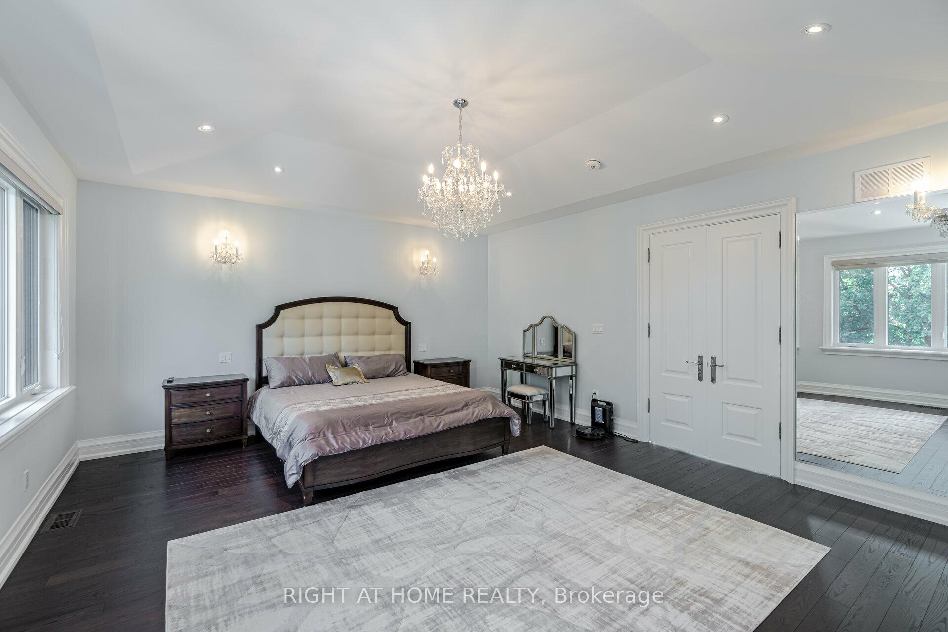 Photo 23 of 35 Burnelm Drive, Etobicoke, Islington-City Centre West — HOMEH
