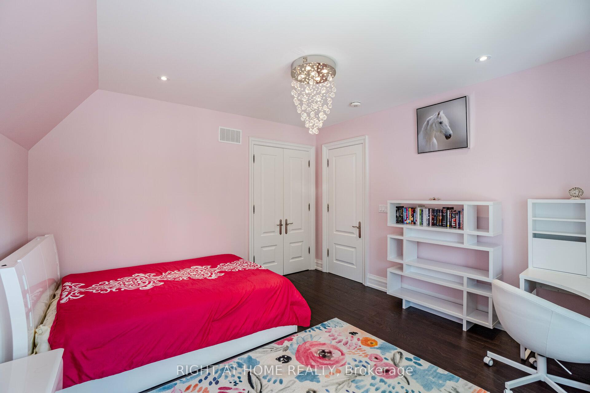 Photo 29 of 35 Burnelm Drive, Etobicoke, Islington-City Centre West — HOMEH