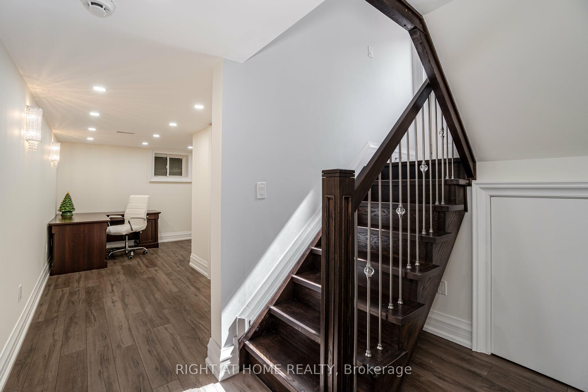 Photo 32 of 35 Burnelm Drive, Etobicoke, Islington-City Centre West — HOMEH